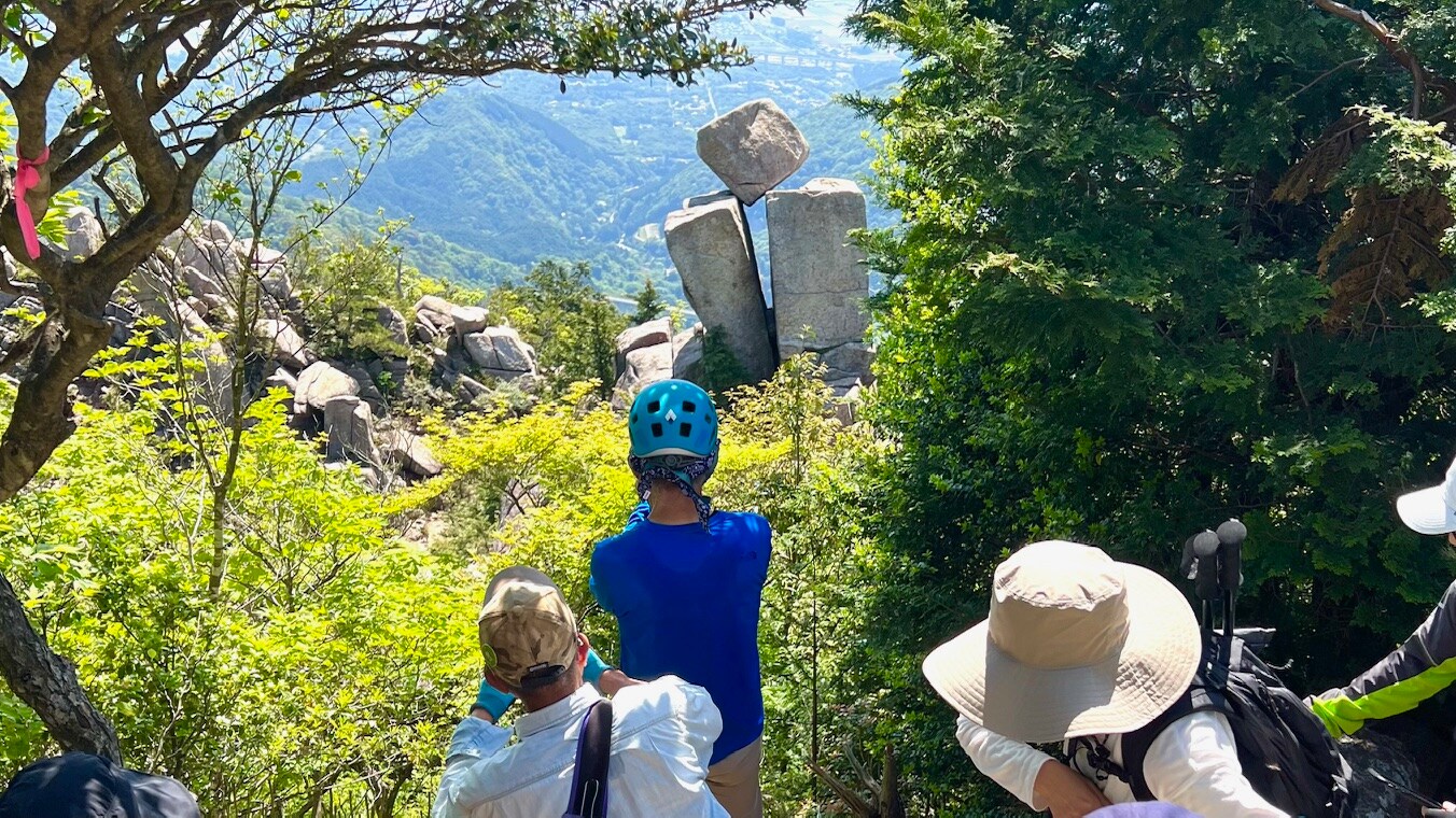 奇特的岩層：地藏岩