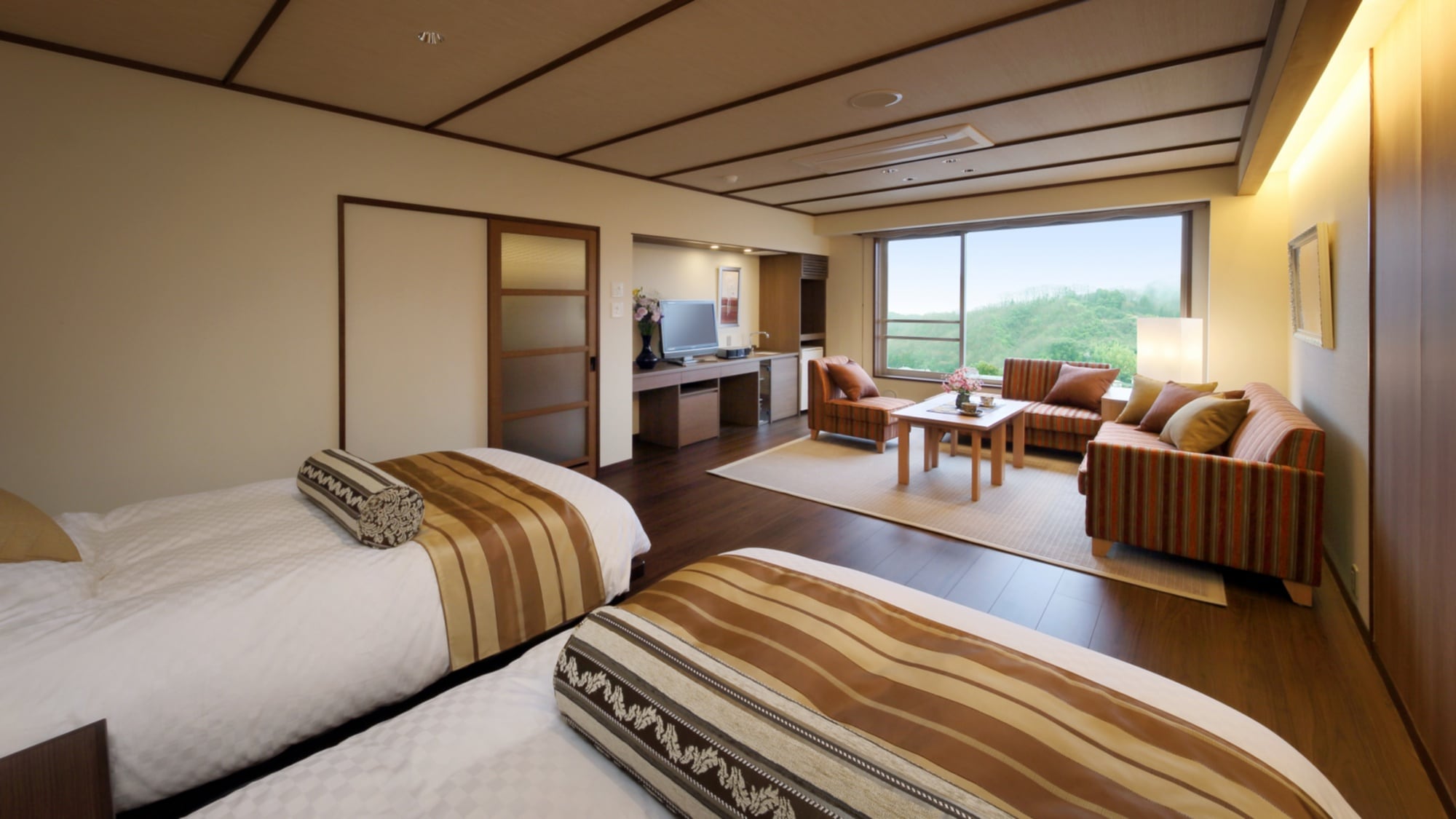 Phòng Suite Nhật Bản-Tây (Phòng theo phong cách Nhật Bản 12 chiếu tatami + phòng khách & giường đôi)