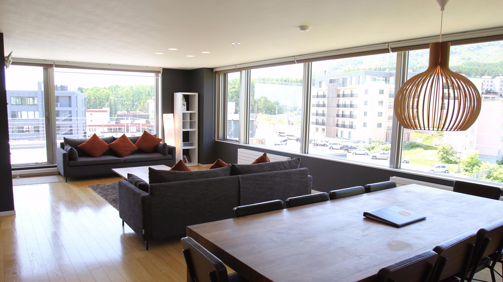 [Penthouse] Living and dining area