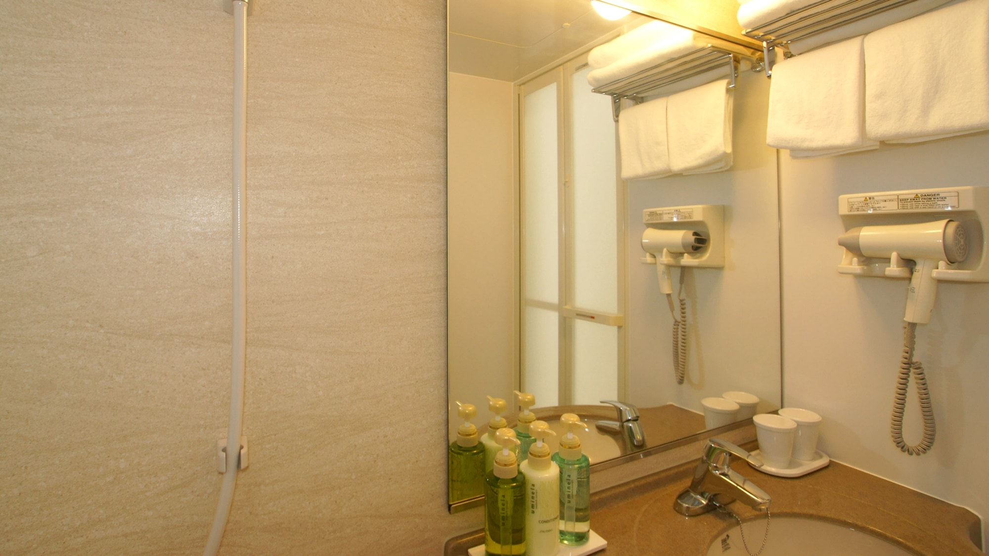 *Example of a guest room/Towels, hair dryer, shampoo, etc. provided