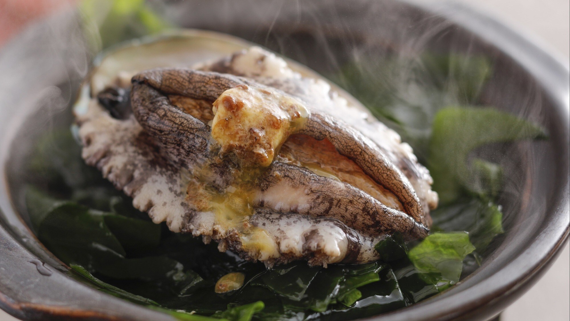 烤鲍鱼配日本胡椒和黄油