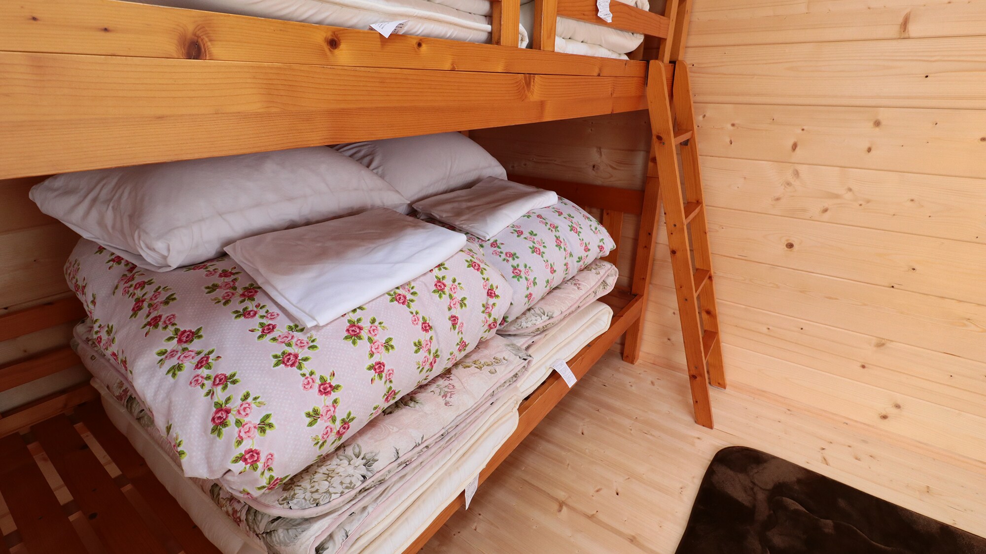 *[Kamar tamu] Perlengkapan tempat tidur disediakan sendiri.