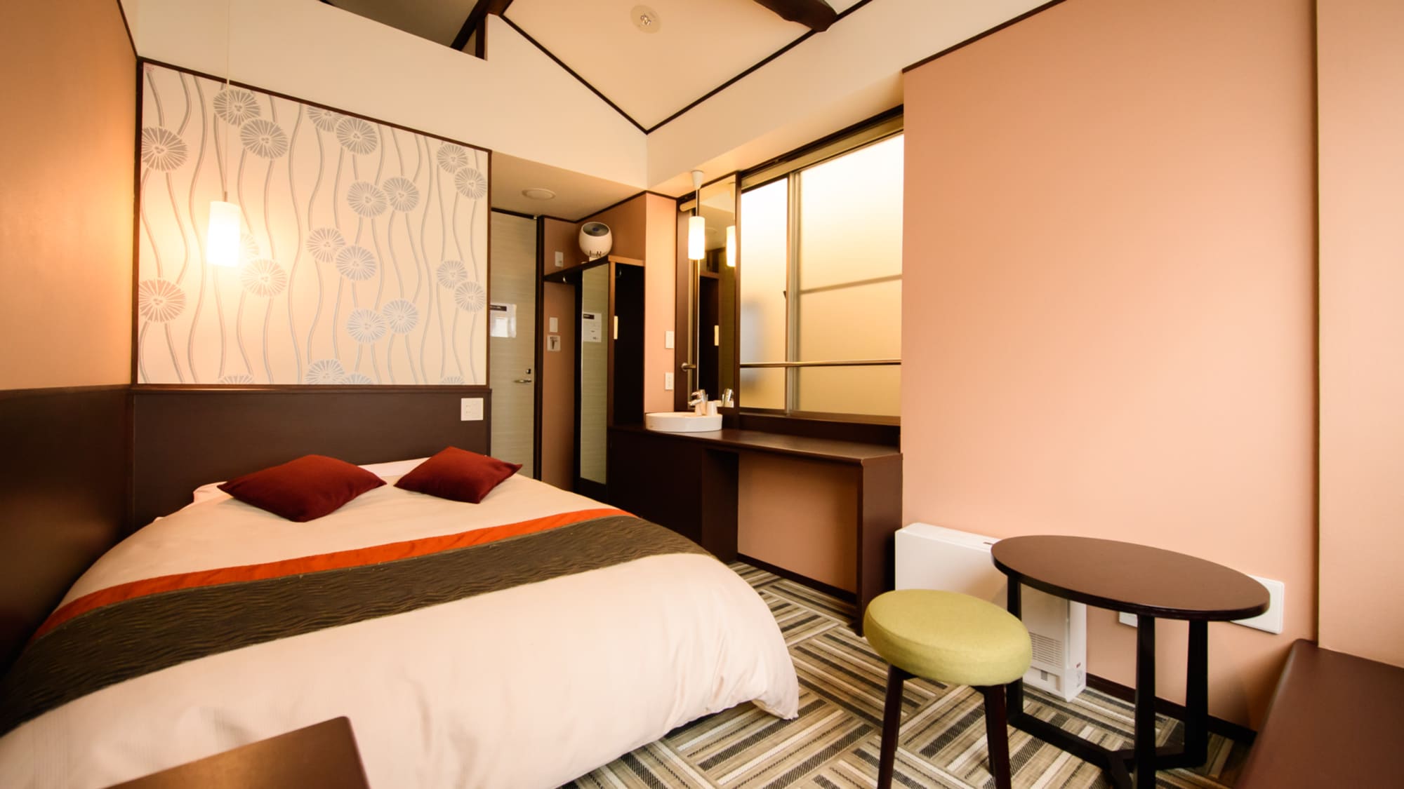 [Double room] Double room that can be used by 1 or 2 people-Internet connection in the room is also possible!