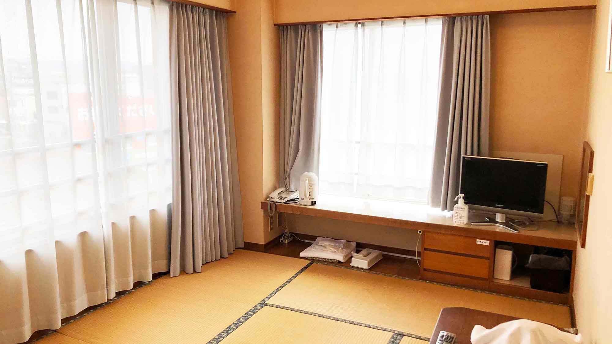 ・ Japanese-style room 6 tatami mats