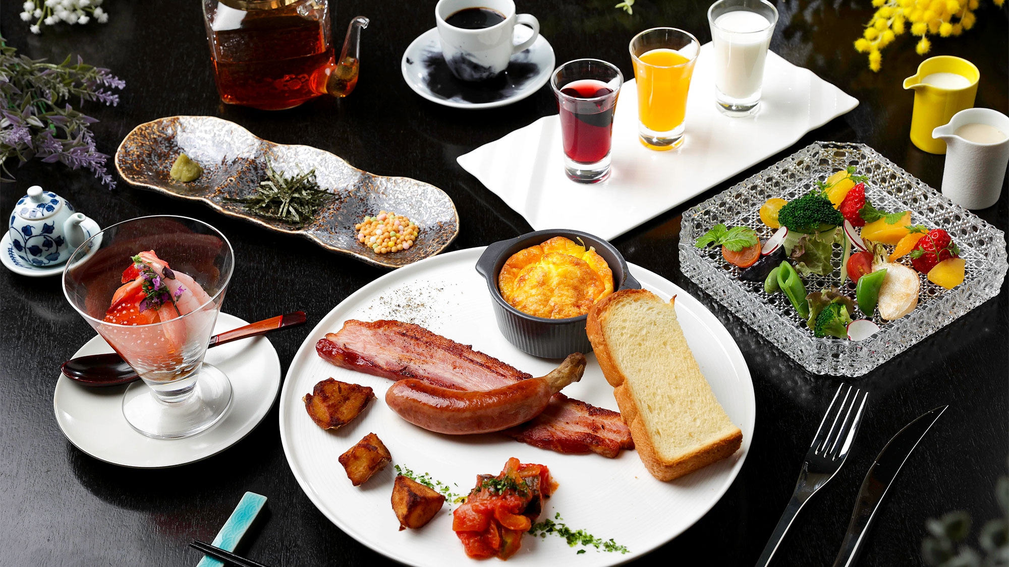 [Bữa sáng chủ yếu là ẩm thực phương Tây] Thưởng thức bữa sáng tươi ngon trong phòng ăn bán riêng tư, thư giãn.