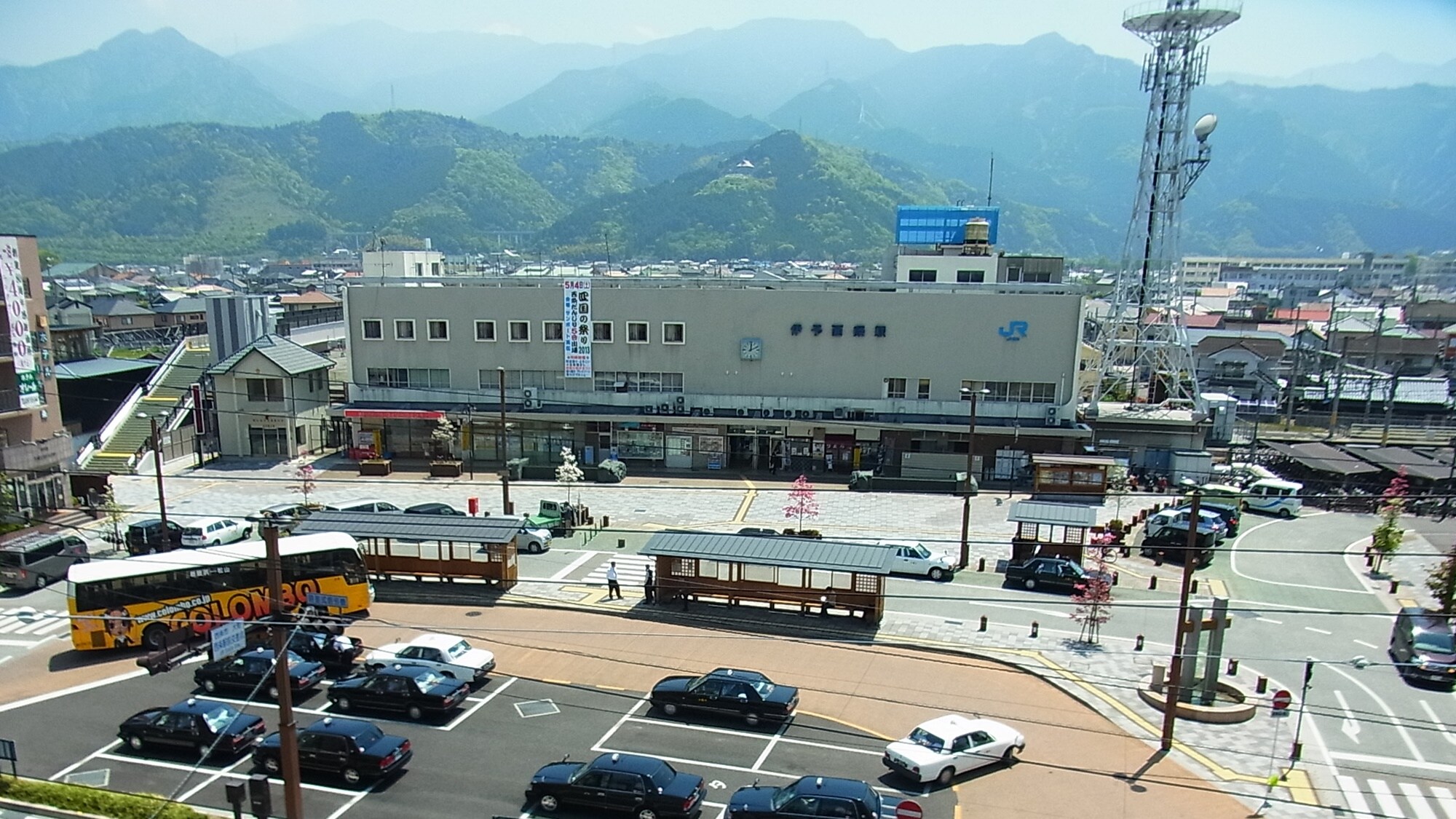 *[Location] The hotel is located in the rotary of JR Saijo Station. It is a 1-minute walk from the ticket gate.