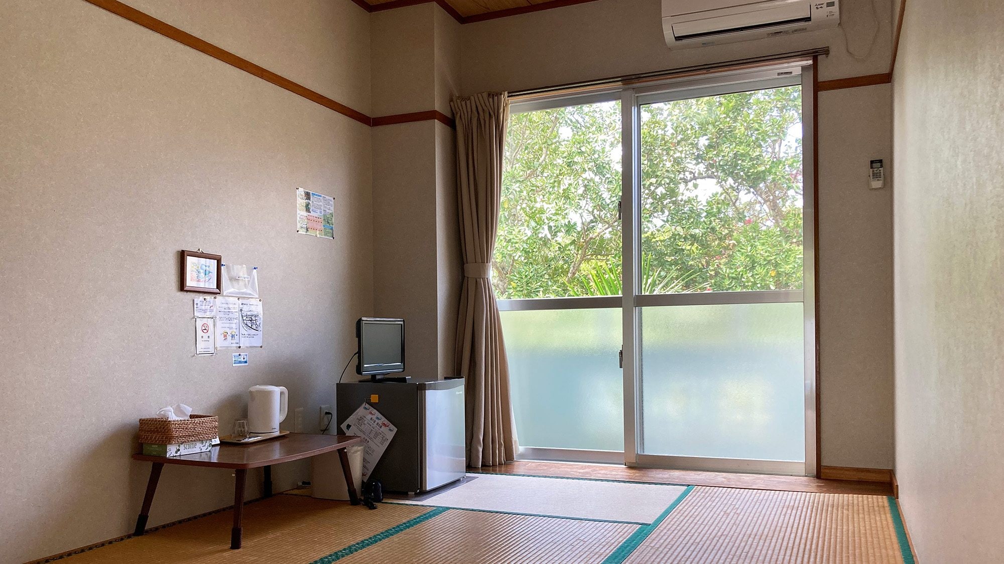 ・Example of a Japanese-style room (6 tatami mats) A room where you can relax on the tatami mats and enjoy the ocean view