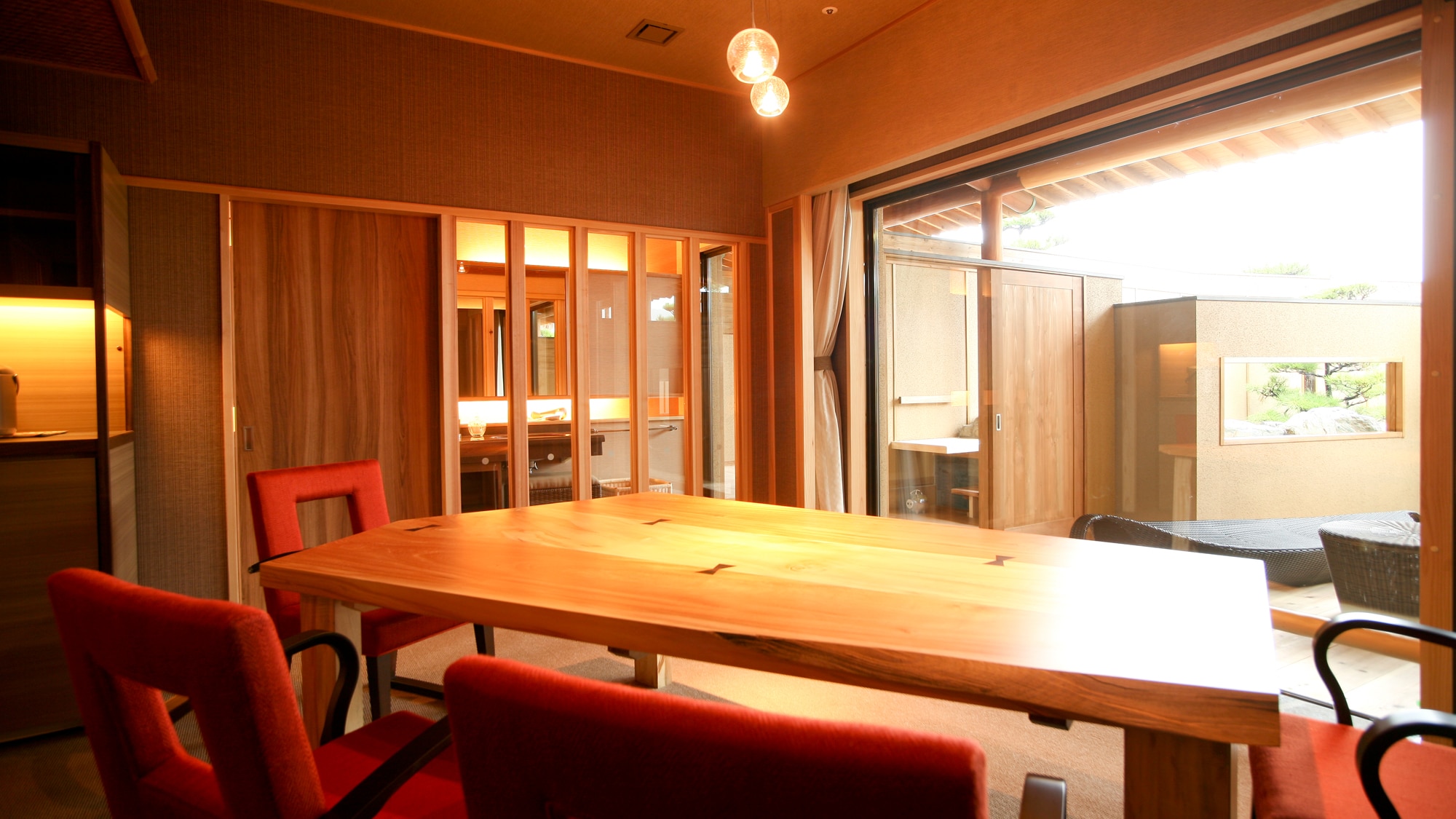 [ทุกห้องมีห้องอาบน้ำแบบเปิดโล่งส่วนตัว] Villa Paradise Sea Garden Type C / No. 103 ・ Living Dining