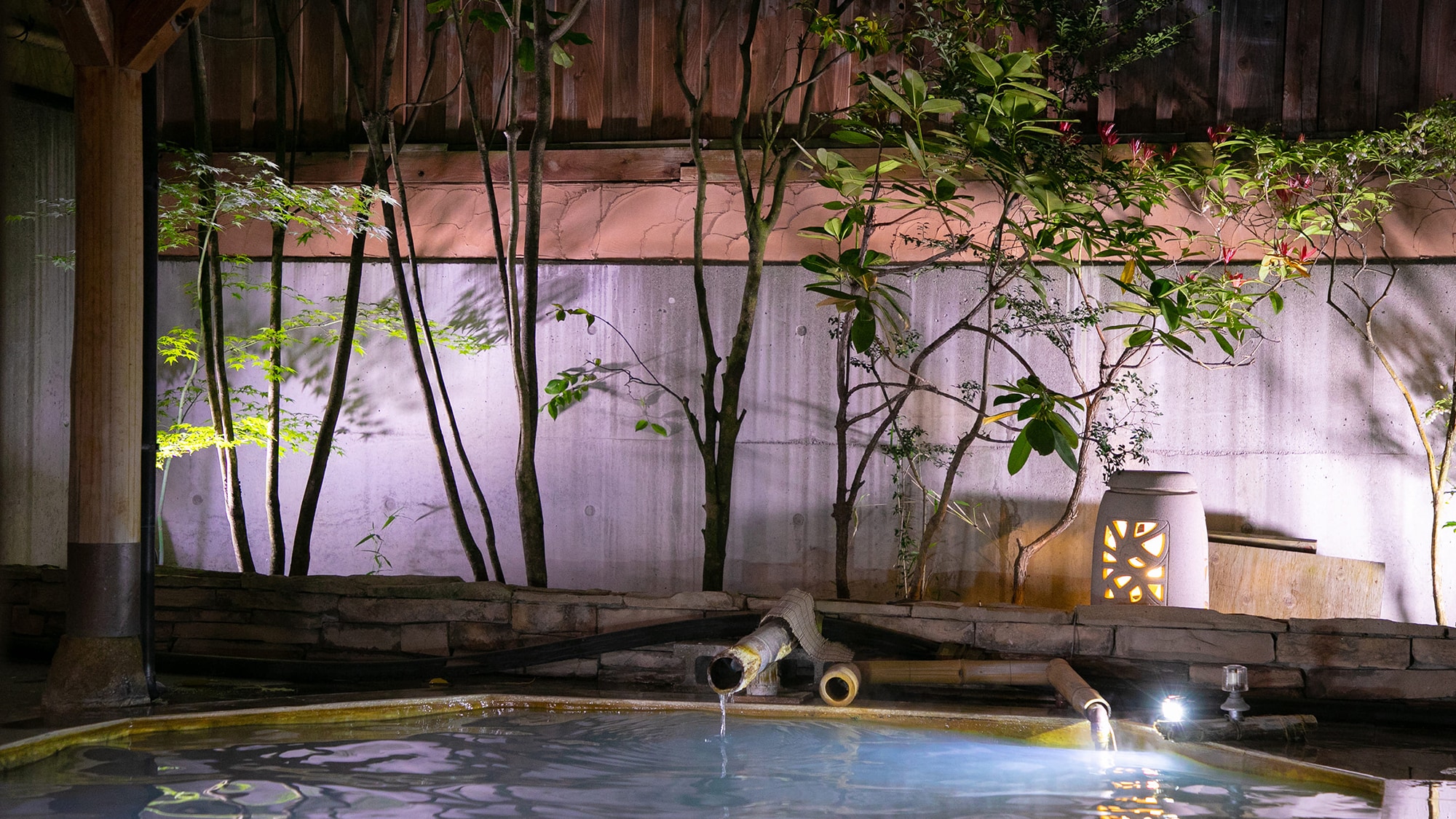 Large public bath for men: Over time, the water changes to a beautiful light cobalt blue.