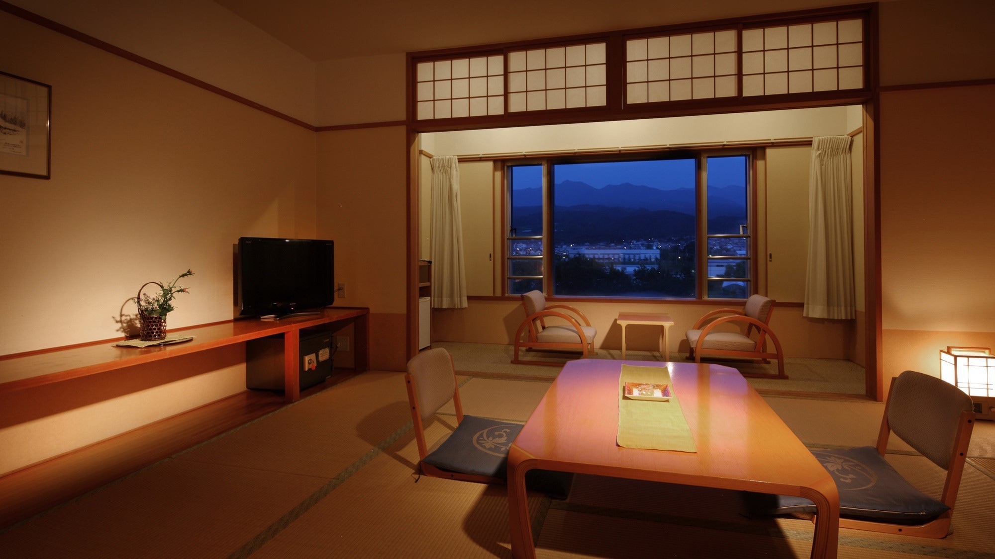 [Japanese-style room 8 tatami mats] This is the best room for you and your family to relax and enjoy the view of the Zao Federation.