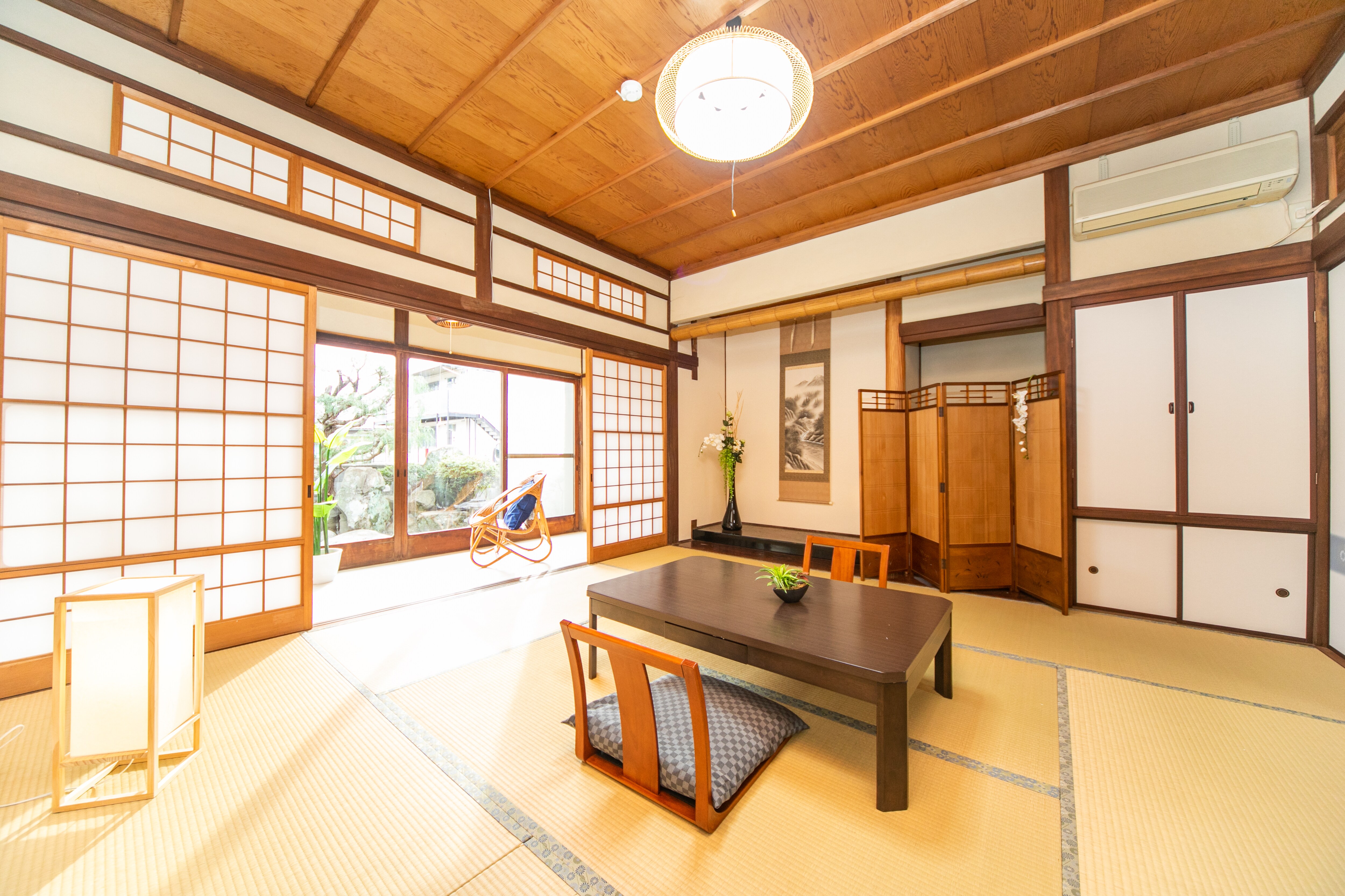Japanese-style room