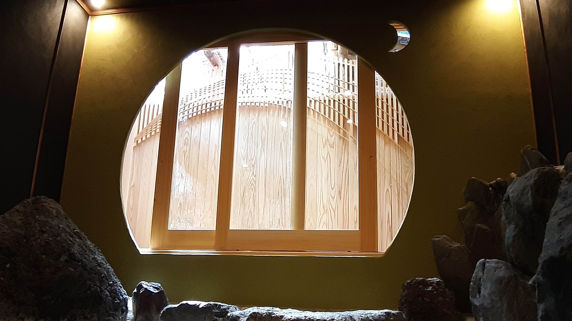 Tsuki no Yu Window