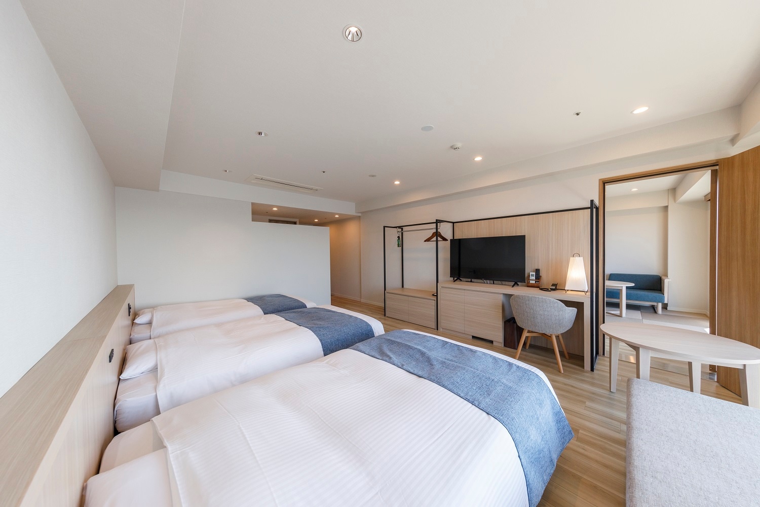 Connecting Room 1