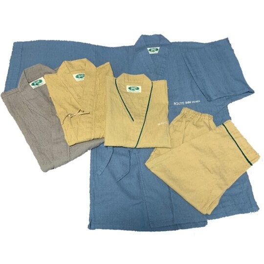 Jinbei tersedia sebagai pakaian internal