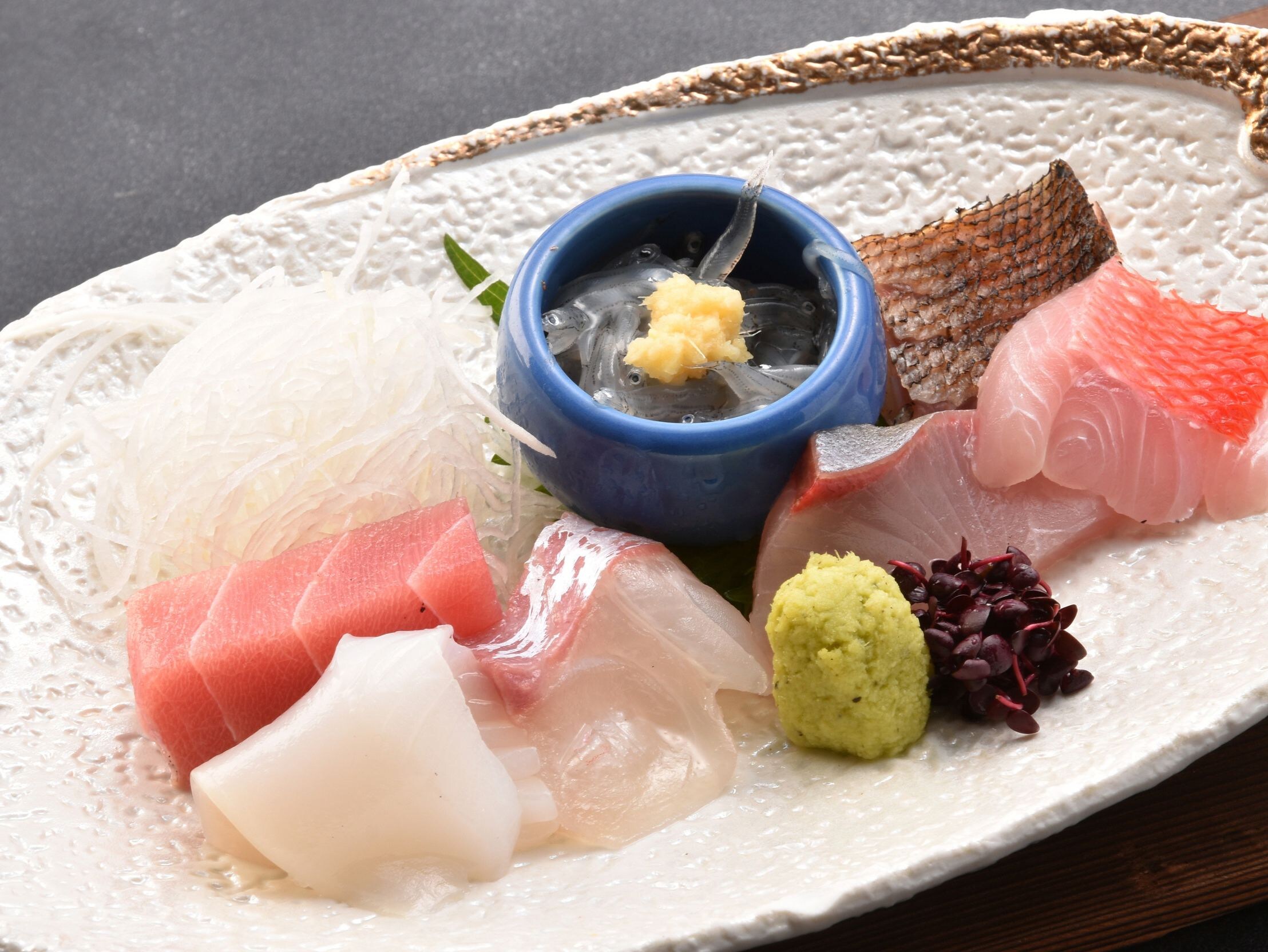 7 kinds of sashimi (image)