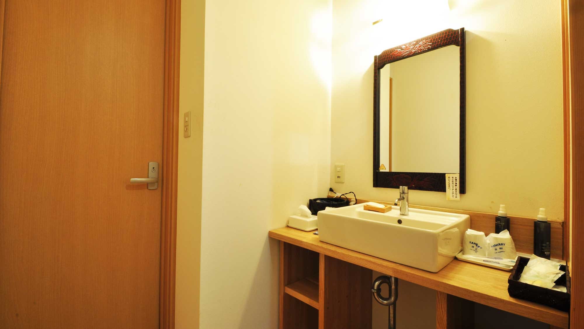 [Washroom] A type Japanese-style room [10 tatami mats] Warm water washing toilet, washbasin, wide rim