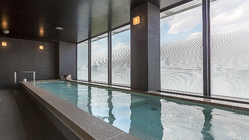 Large public bath on the top floor (male)