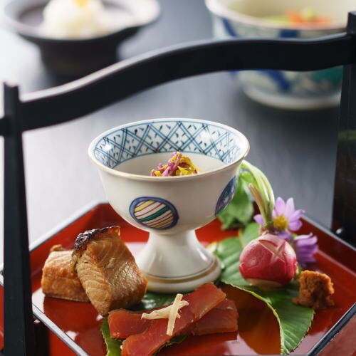 This is also an appetizer for one day. It is a carefully selected dish that uses seasonal, colorful, and freshly picked vegetables from the restaurant's own garden that morning.