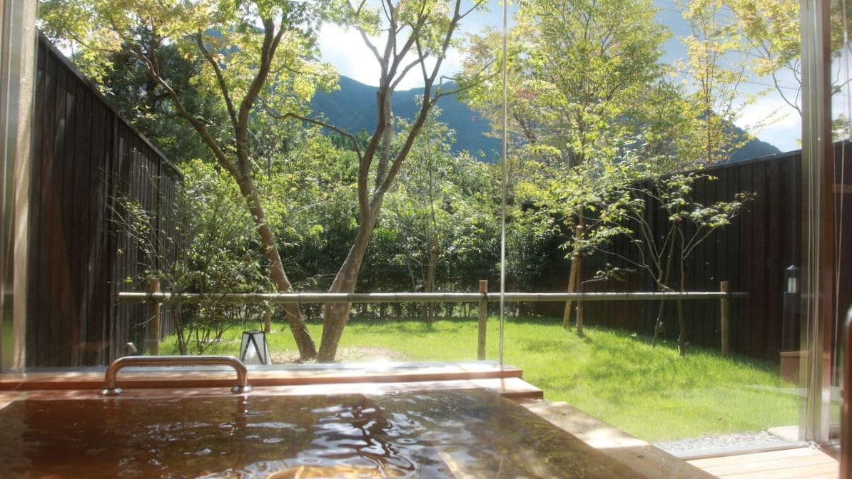 Special Japanese-style room 10 tatami mats + living room (4 people capacity)