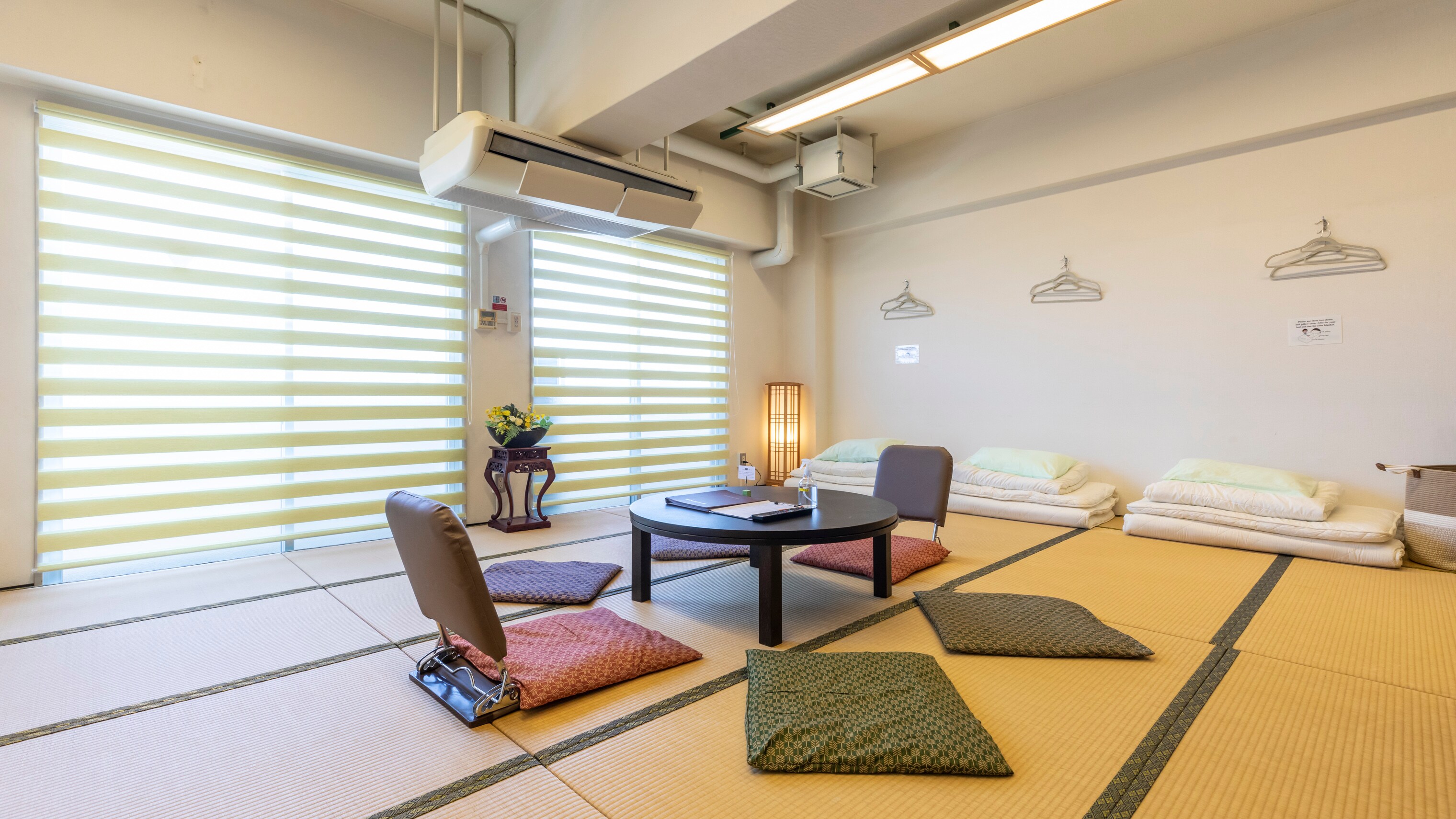 [Non-smoking] Japanese-style room for 1 to 7 people (shared bathroom and toilet)