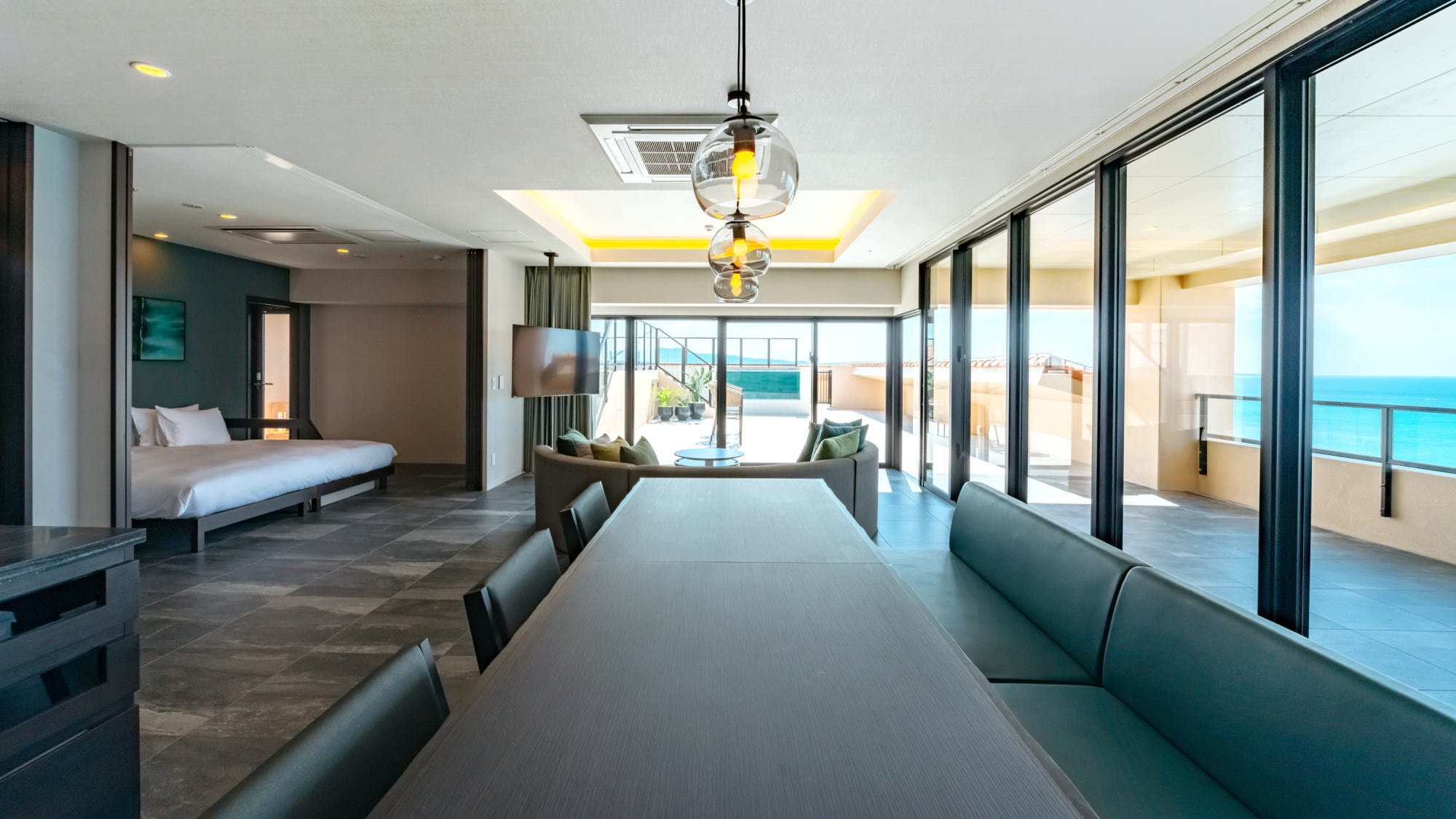 [Guest room] Aqua Pool Suite (9th floor) Living room (108.2 square meters)