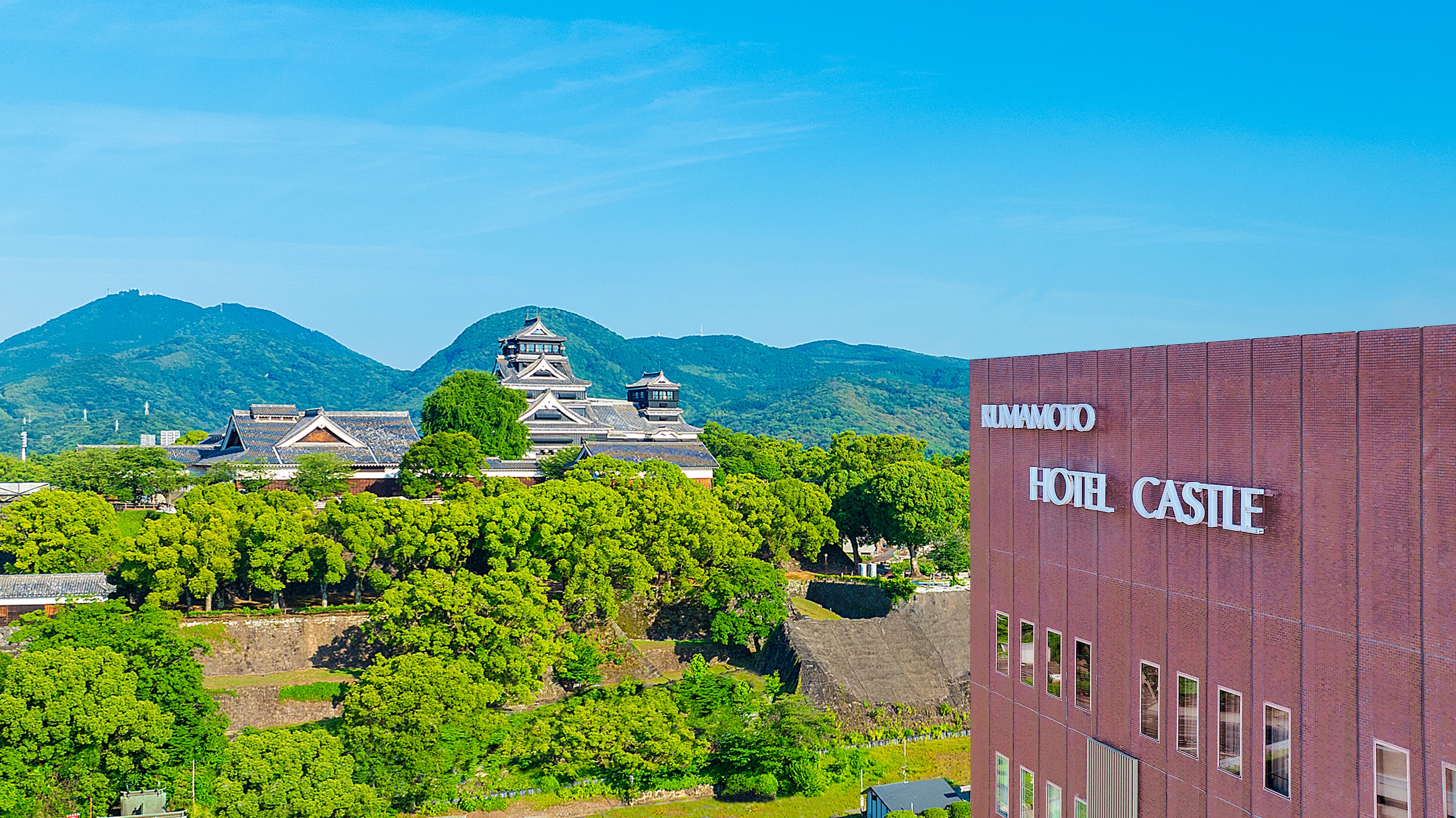 Kumamoto Castle and hotel exterior
