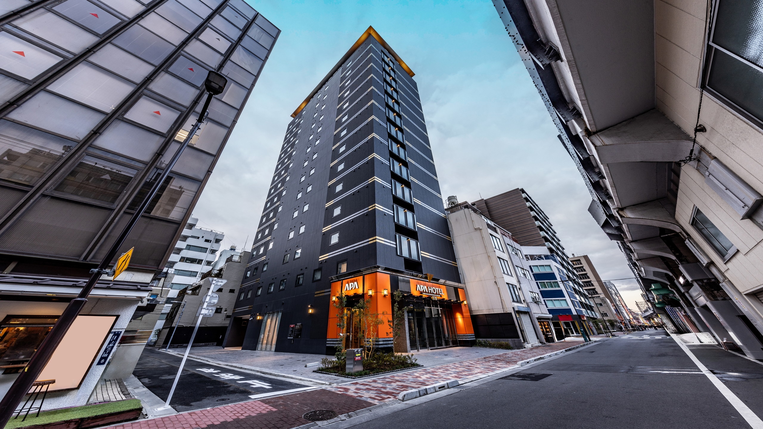 ホテル外観（昼）