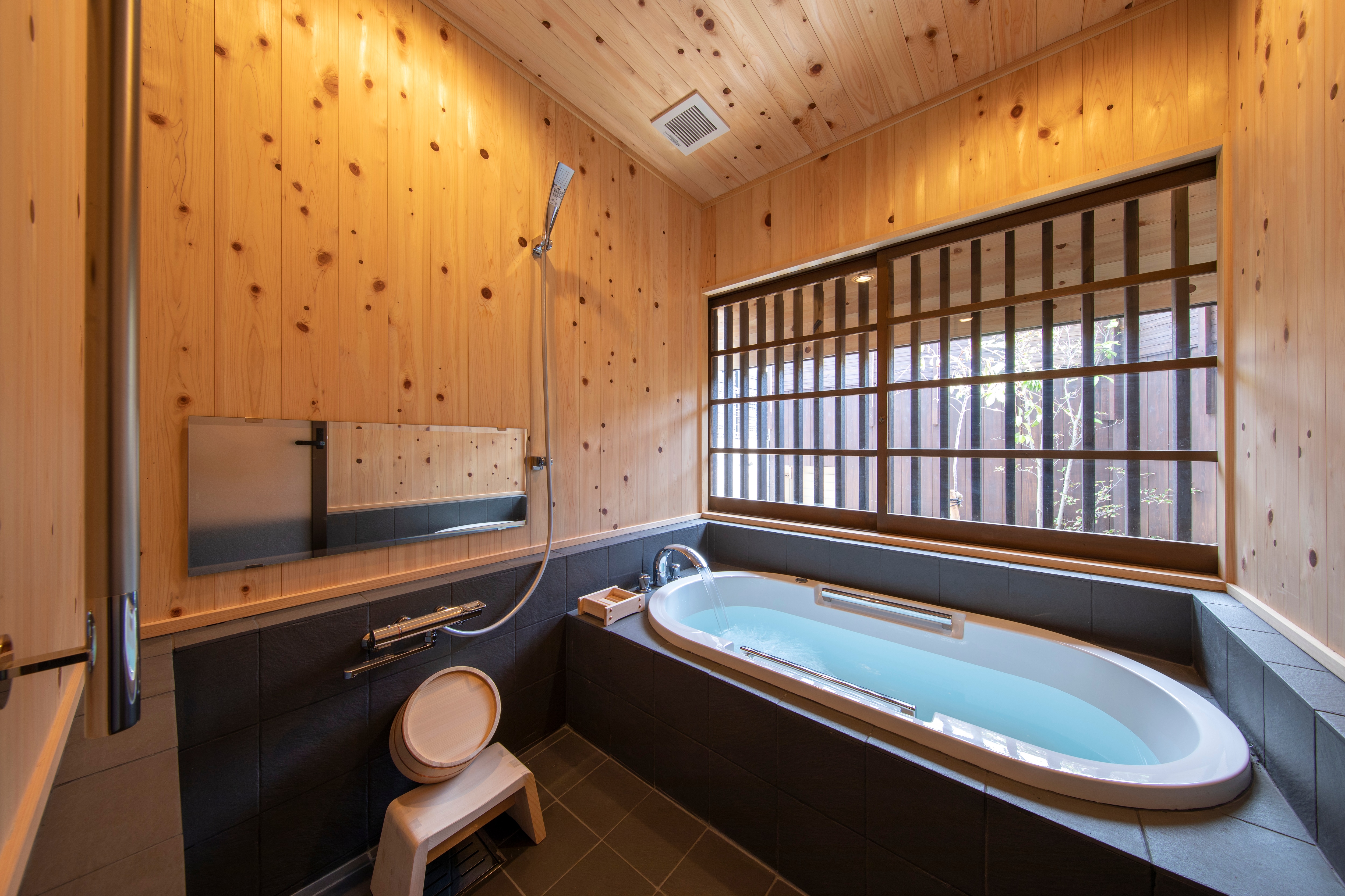 Semi-open-air bath Konpira Machiya Usu [Main building]
