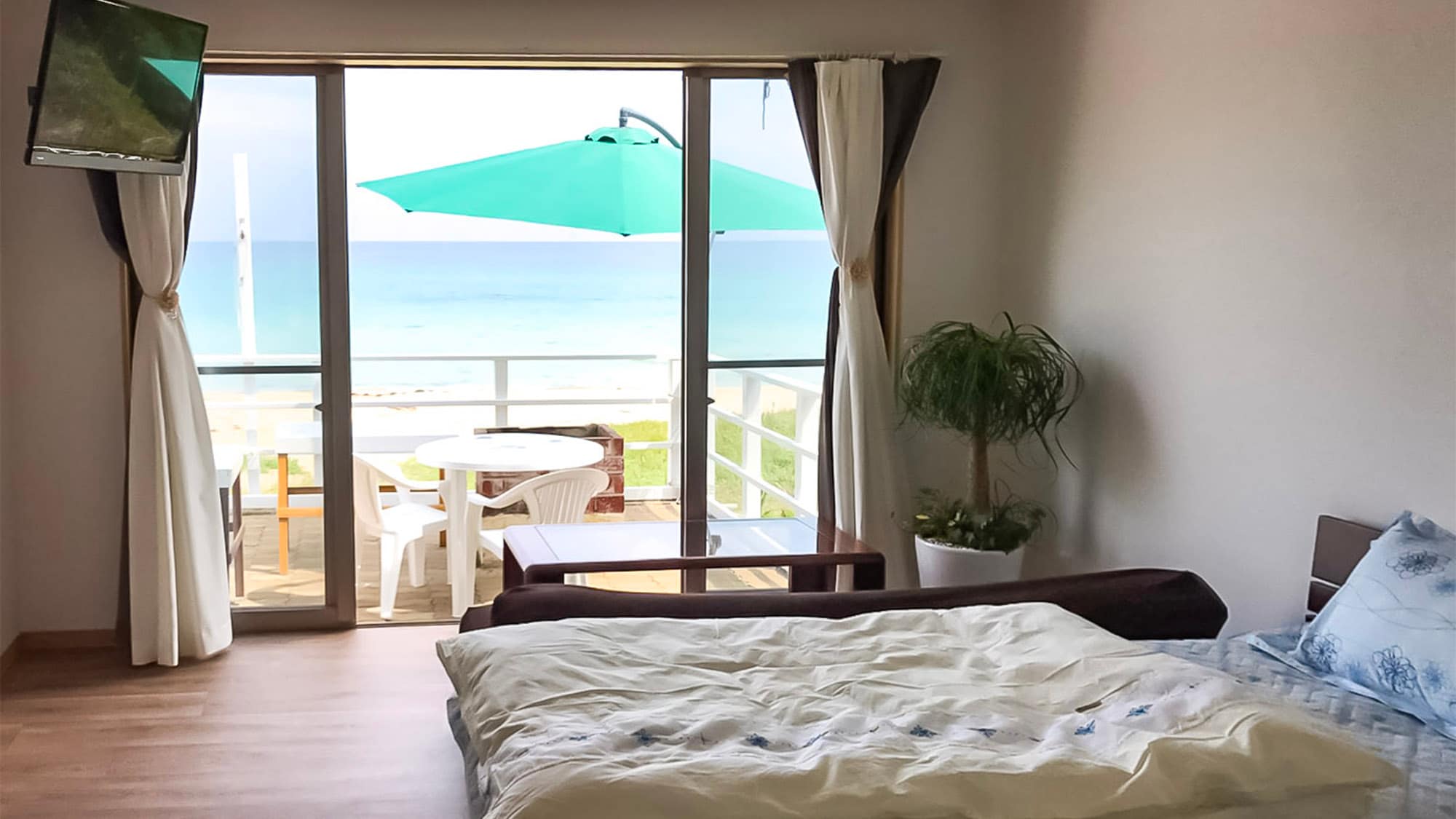 ・"B Type Cottage Ocean View" is a spacious twin room where you can relax.