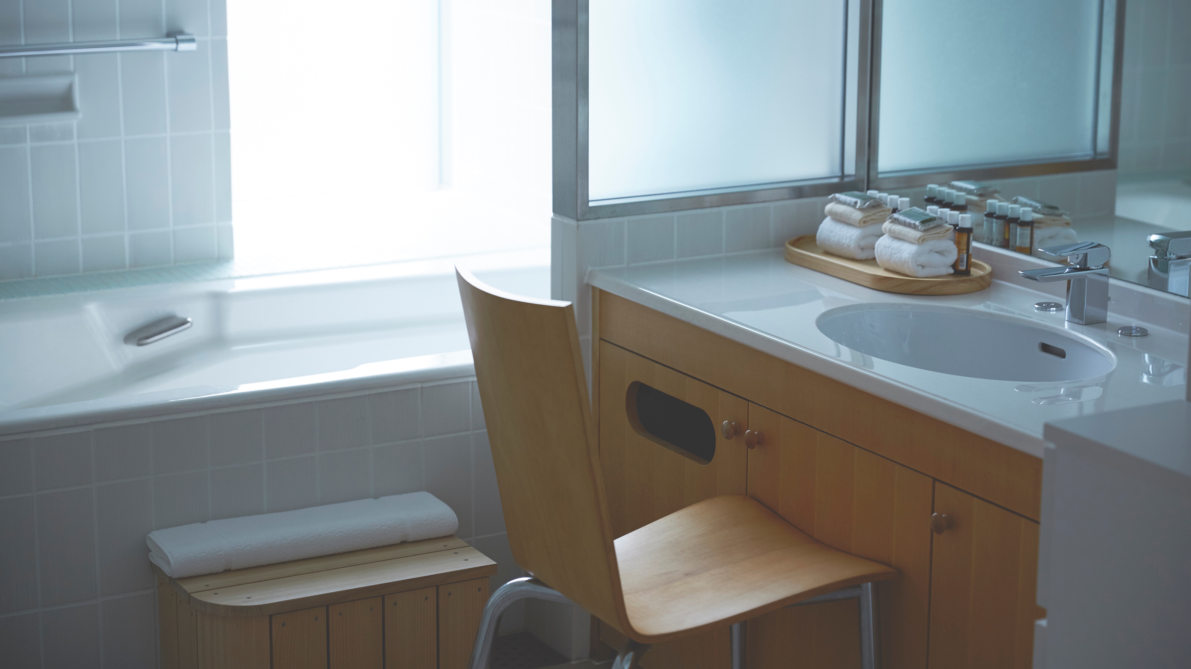 ห้องสวีท 4 เตียง วิวทะเล (อาคารหลัก ชั้น 4)