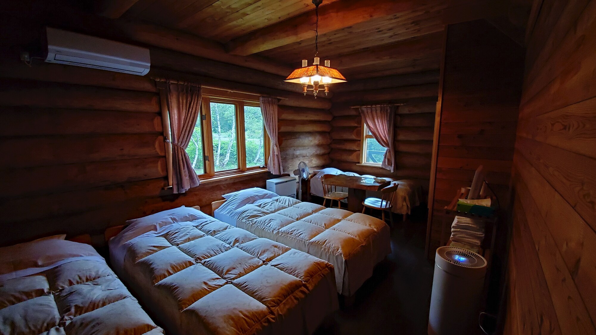 ชั้น 1 ห้อง 101 (ห้องพักแบบตะวันตก พร้อมห้องน้ำและห้องส้วม) ห้องพัก 3-4 ท่าน