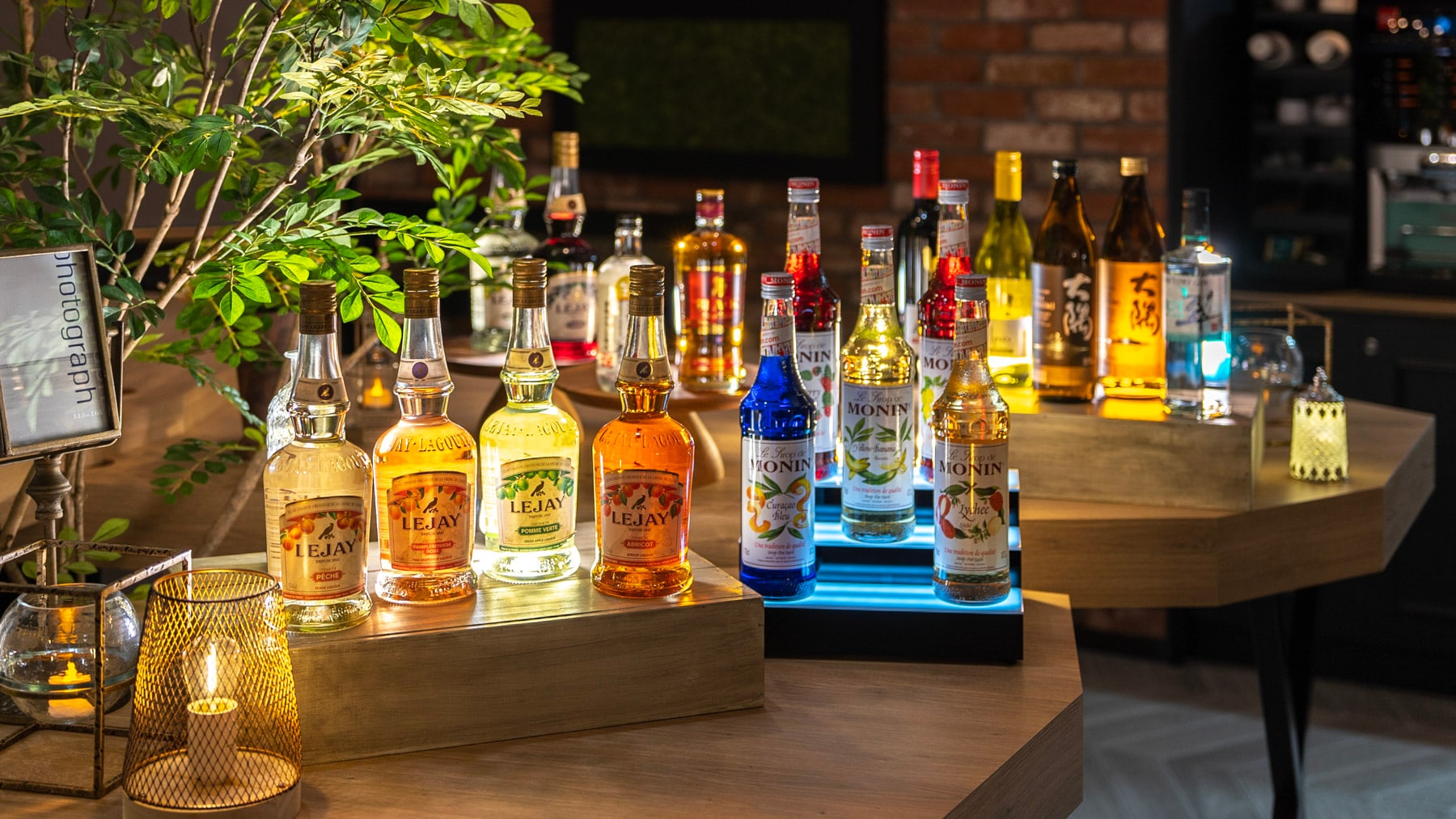 Quầy bar chào đón miễn phí để thư giãn trong phòng chờ