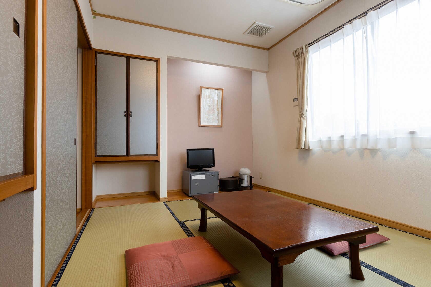 可容納 2 至 3 人的客房