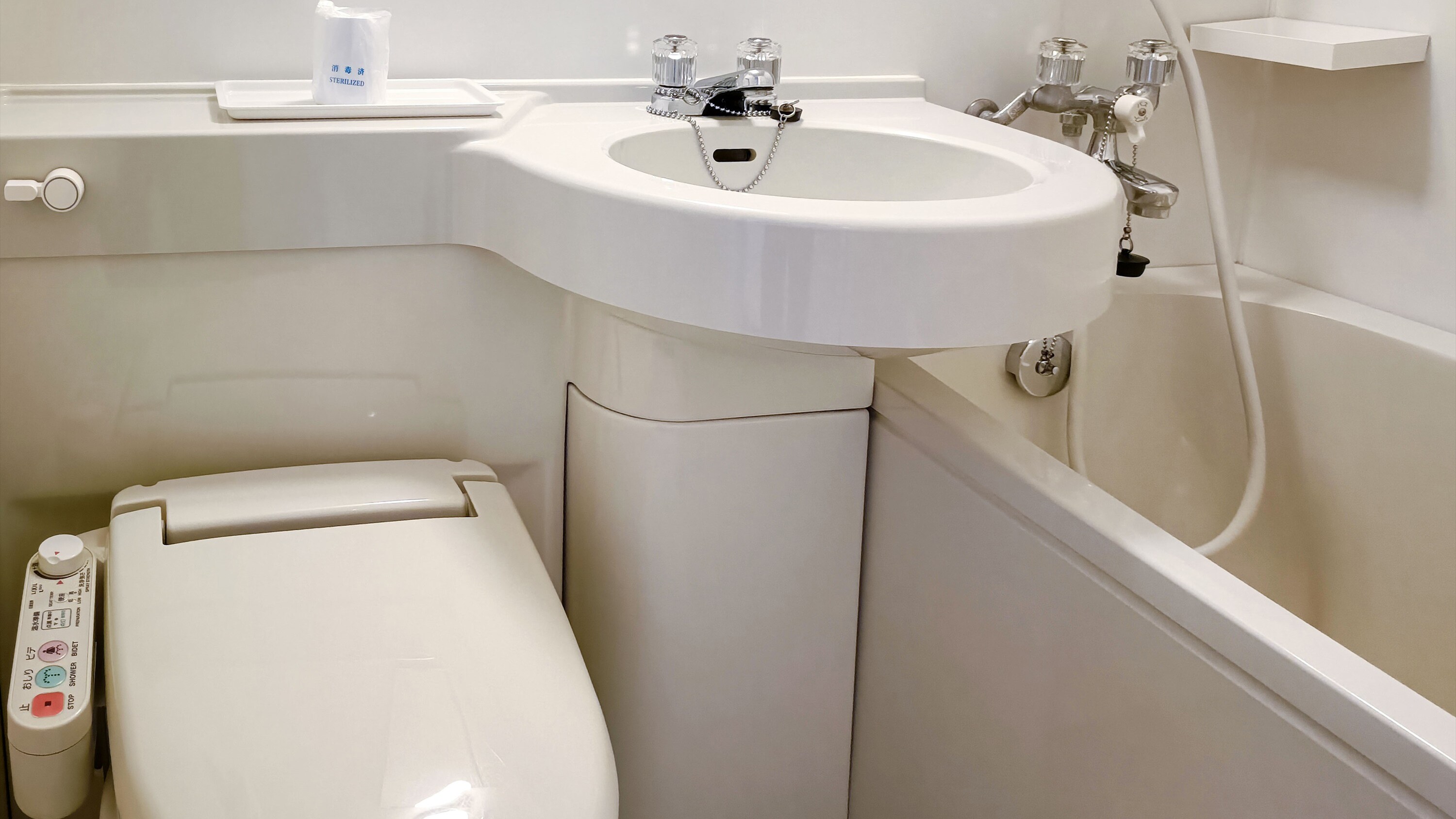 [Bathroom] All rooms equipped with washlets