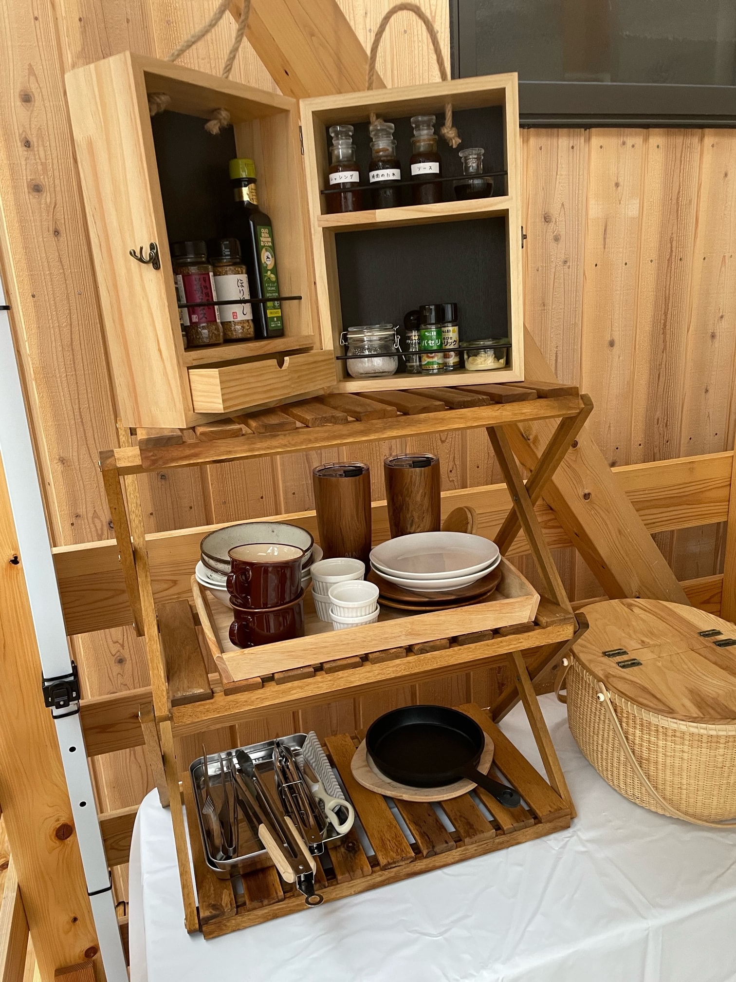Spice boxes (various seasonings) and various supplies are provided.