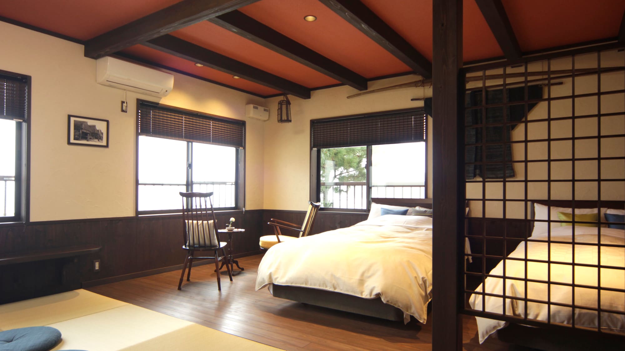 [Hikari no Ma] A corner room with a spectacular view of Tsuruga Bay. Equipped with an open-air observation bath and bed, we promise you a luxurious stay!