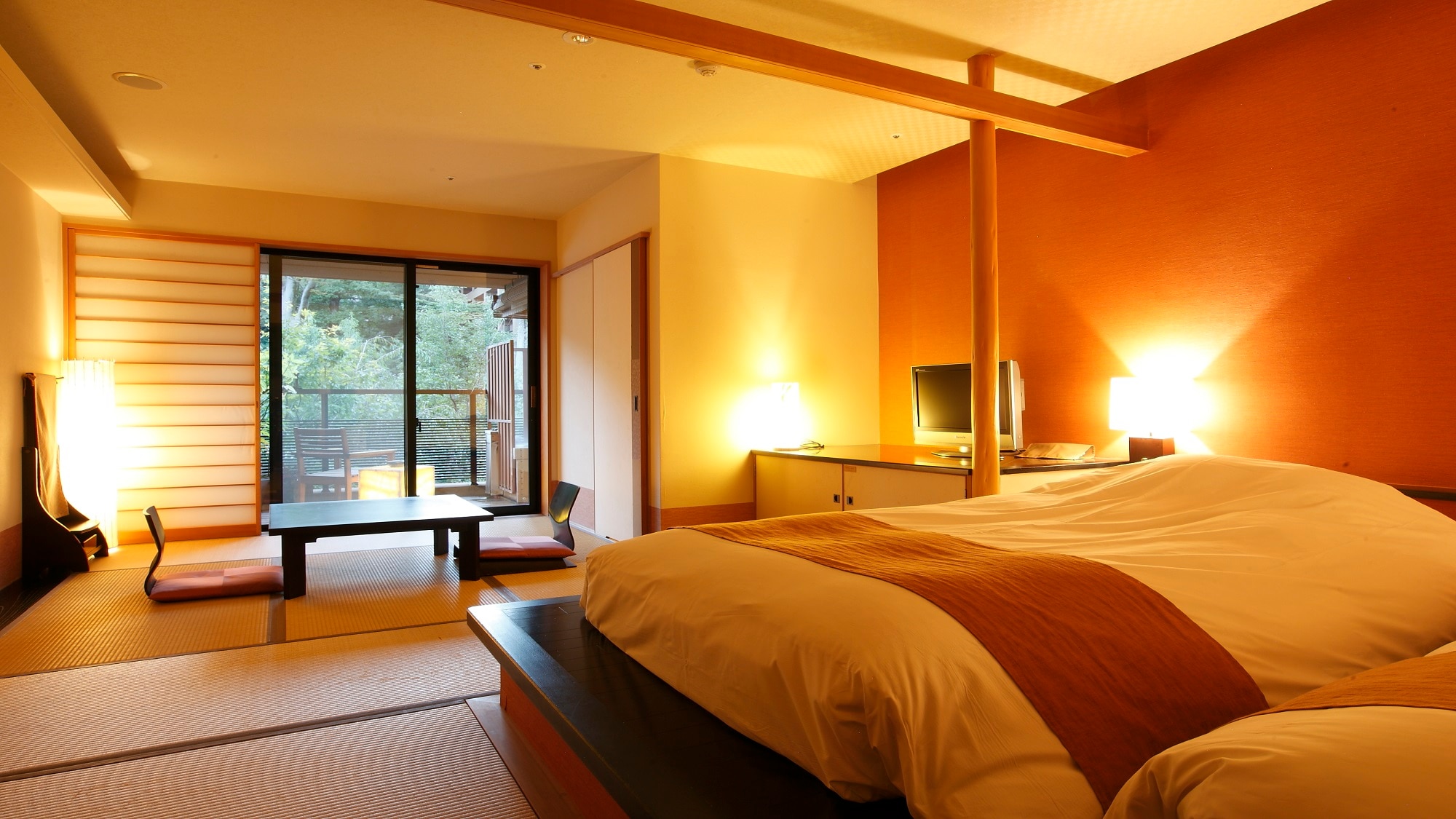 [Japanese-Western style room with open-air bath 36㎡] Capacity for 2 to 3 people. Relaxing peace of mind with couples, couples, and friends ♪