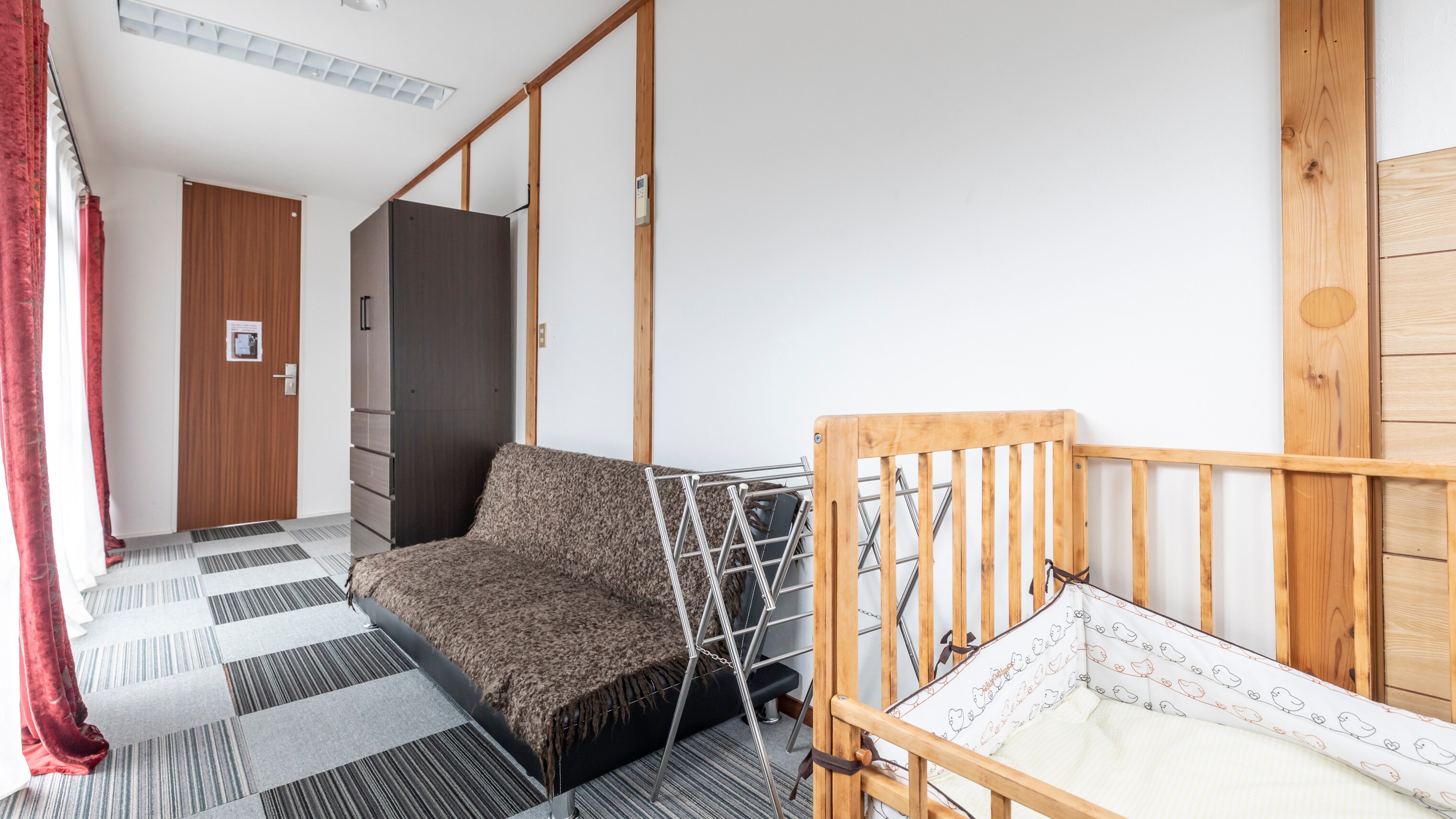 [Non-smoking] Quadruple Room (No bath)