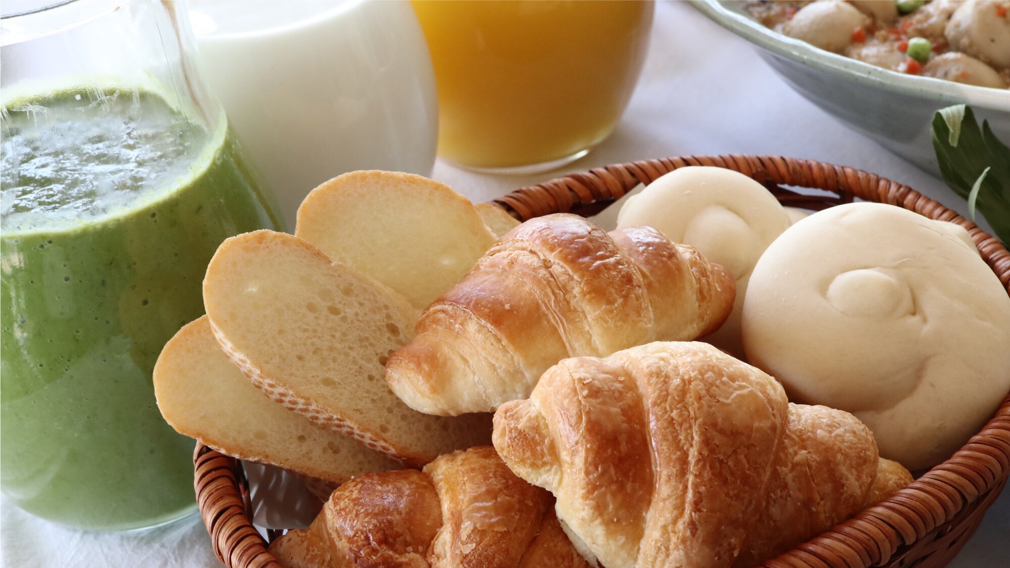 [Bữa sáng tự chọn] Nhiều loại bánh mì và sinh tố tự làm