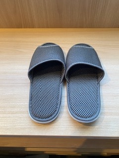 [Guest room] Freshly washed slippers (silver)