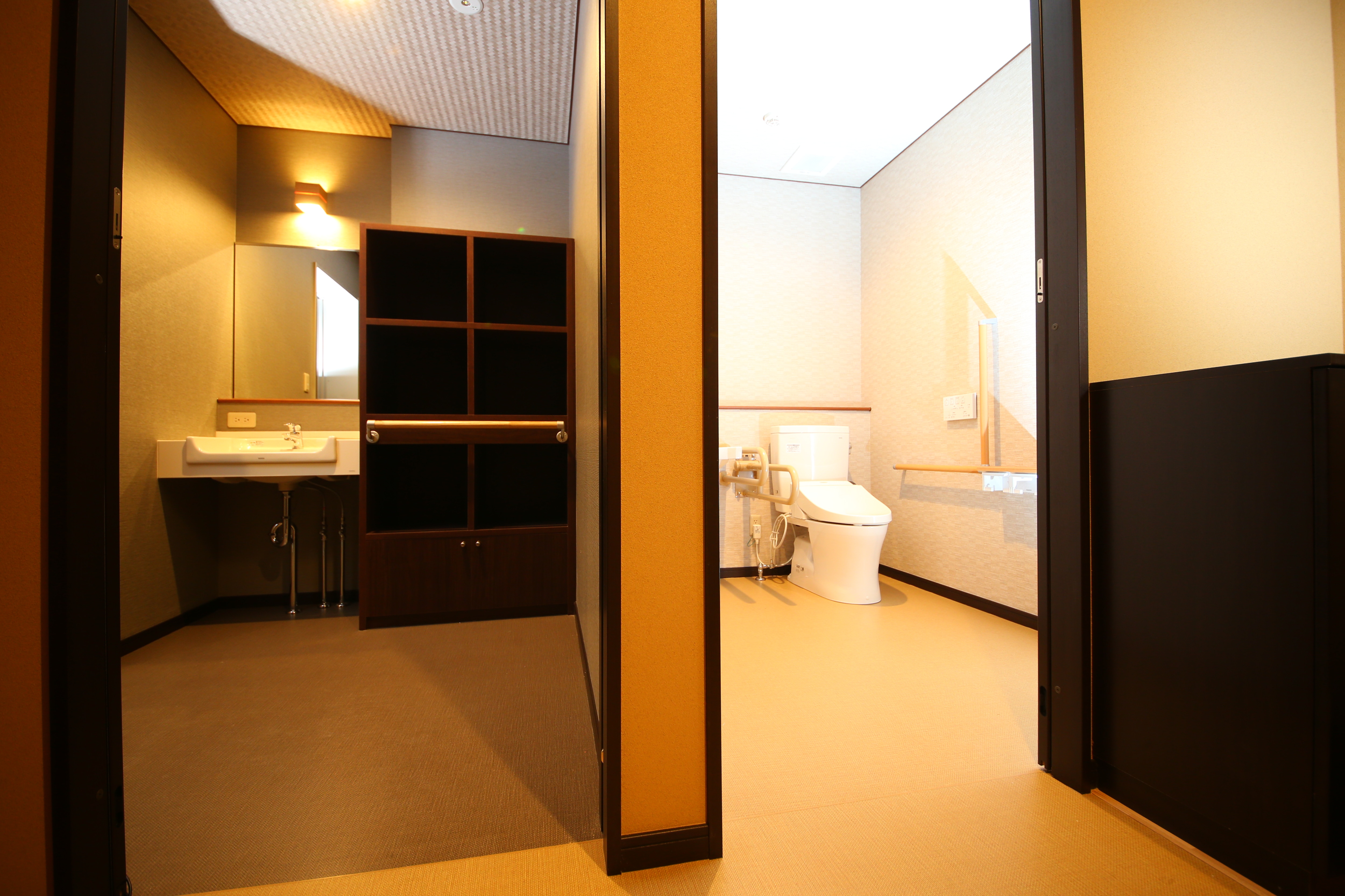 The remote toilet and washroom are large and barrier-free.