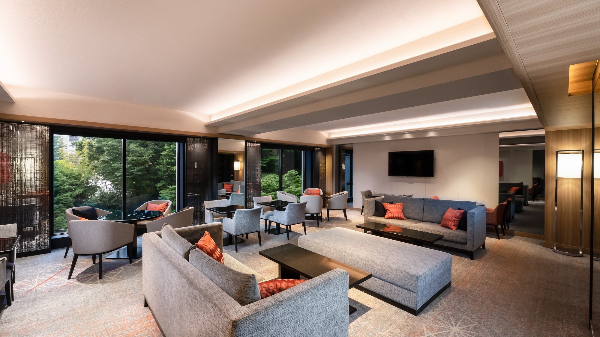 Guests are free to enjoy drinks and light meals at the Sheraton Club Lounge.