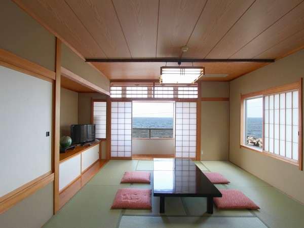 An example of a Japanese-style room facing the sea