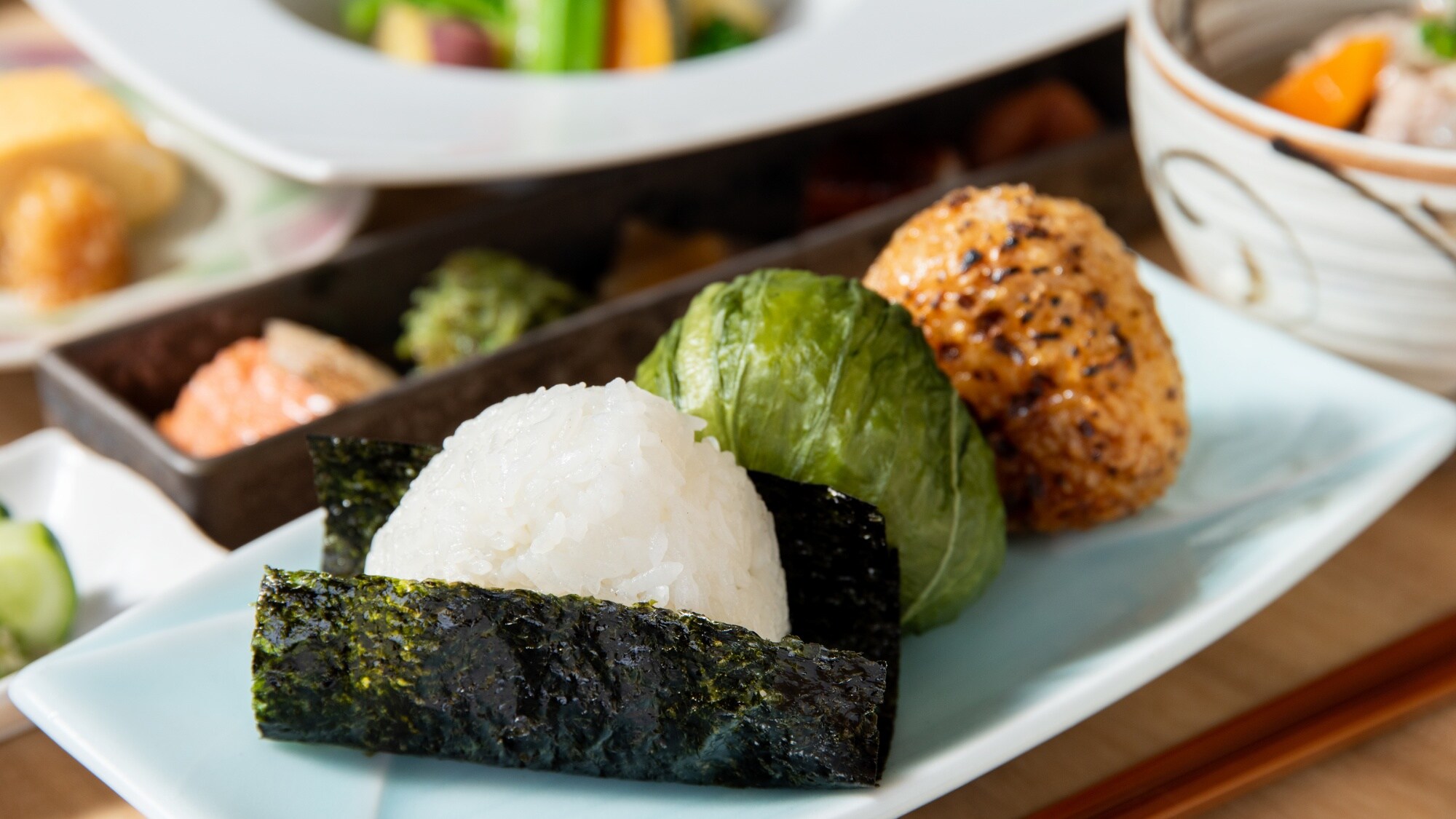 [Japanese breakfast] Exquisite rice balls made by the head chef