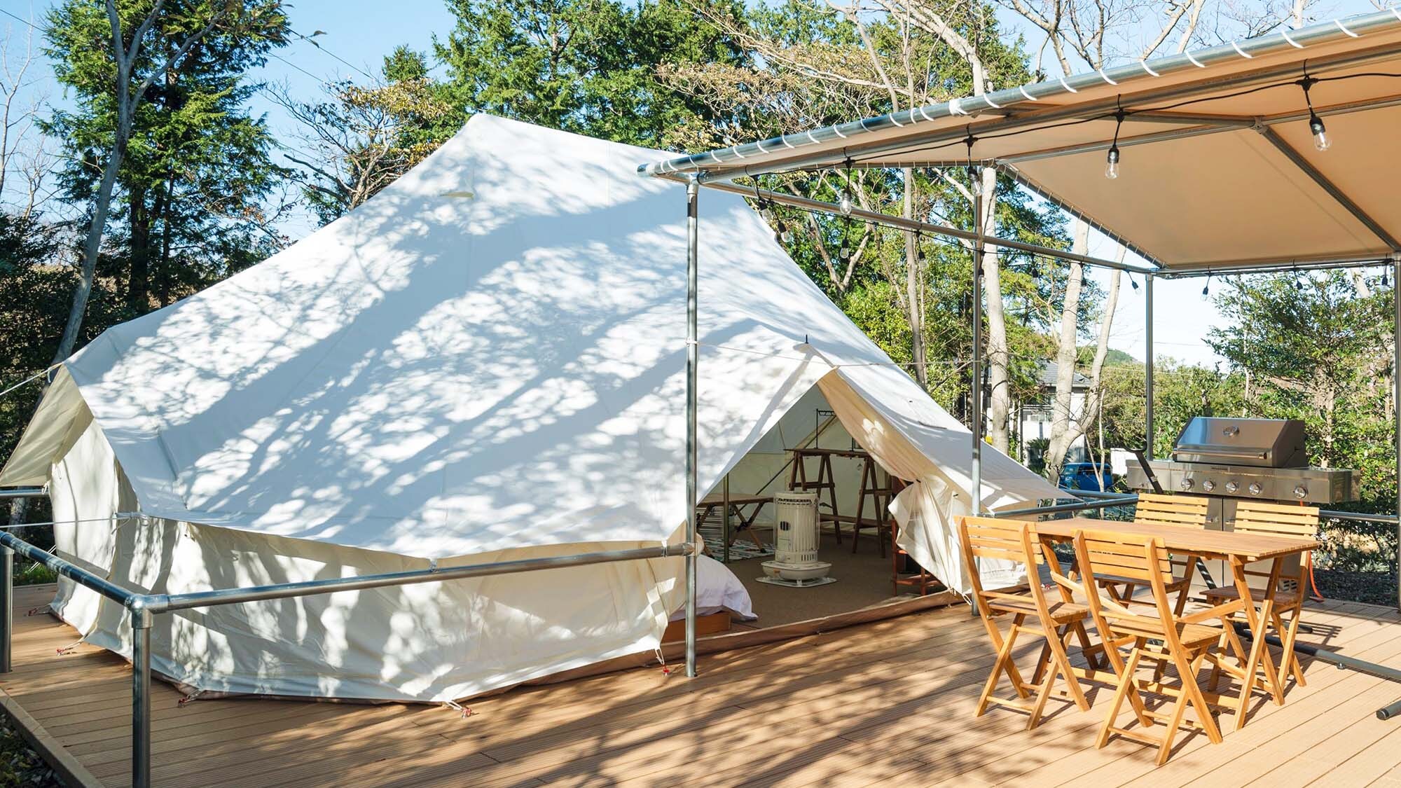 ・[Exterior] Enjoy a comfortable glamping experience in tents set up on a wooden deck