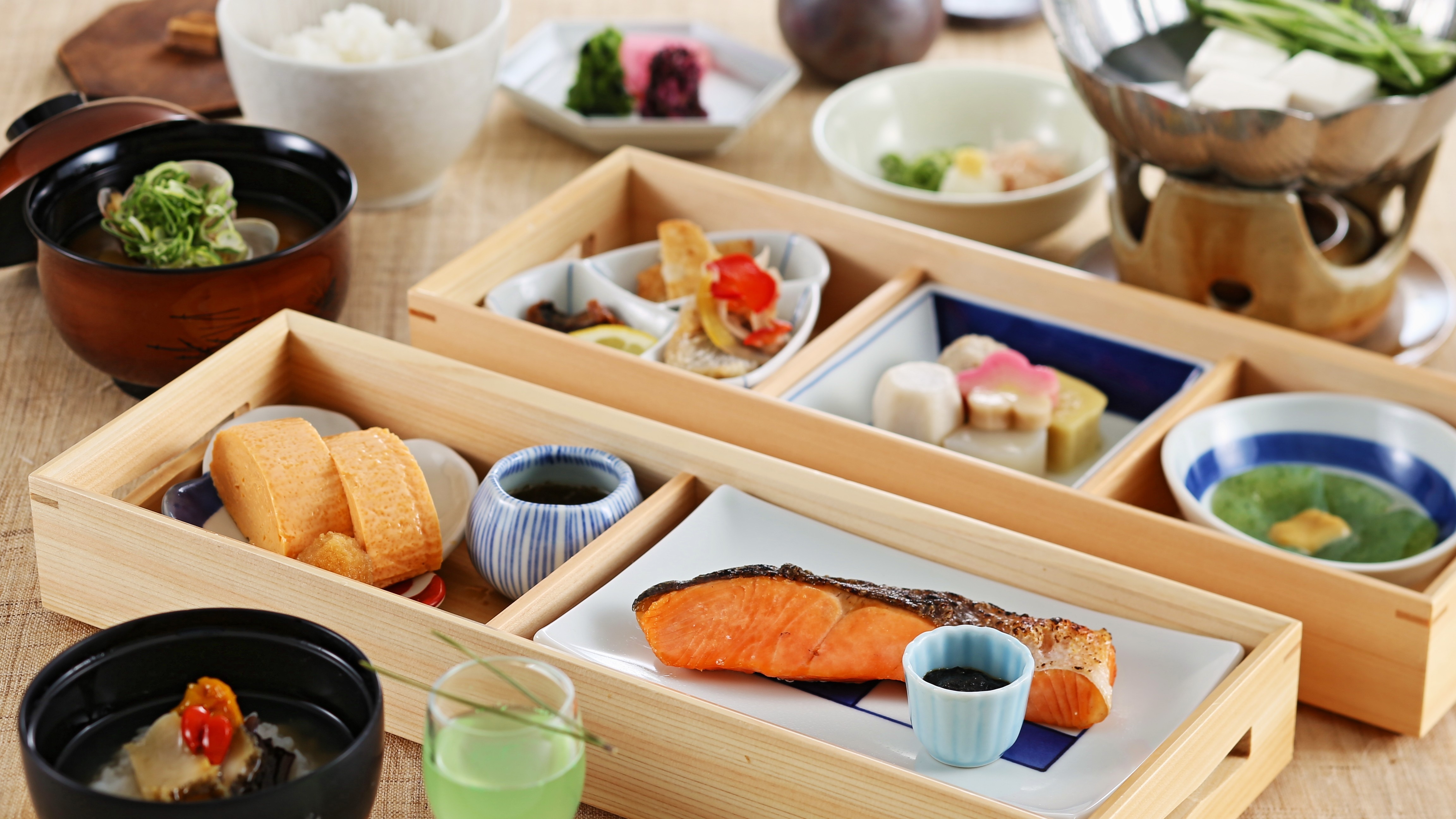 [Breakfast] Start your day with a comforting and nourishing breakfast.