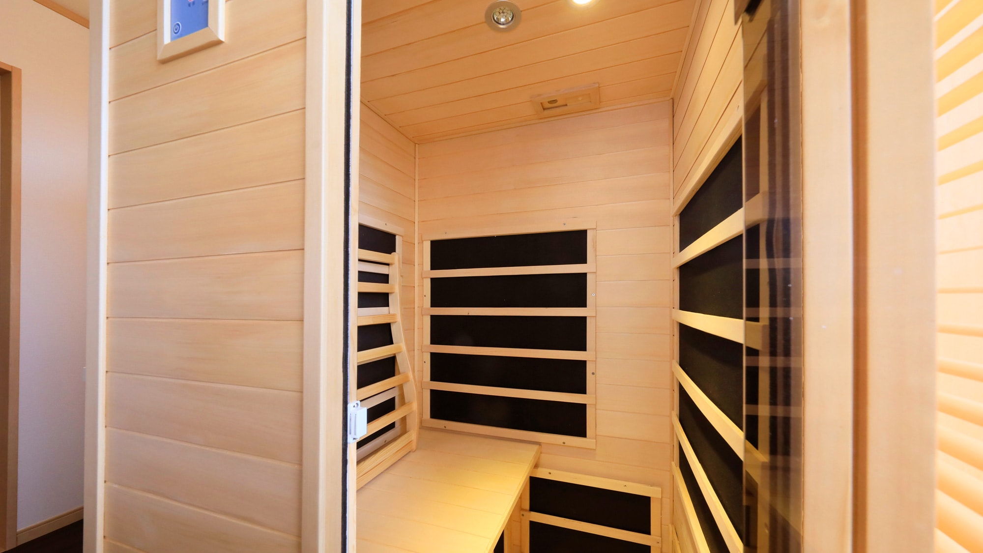 Guest room 3-11 ◆ Open-air bath with free-flowing hot springs ◆ Premier suite C type (non-smoking)