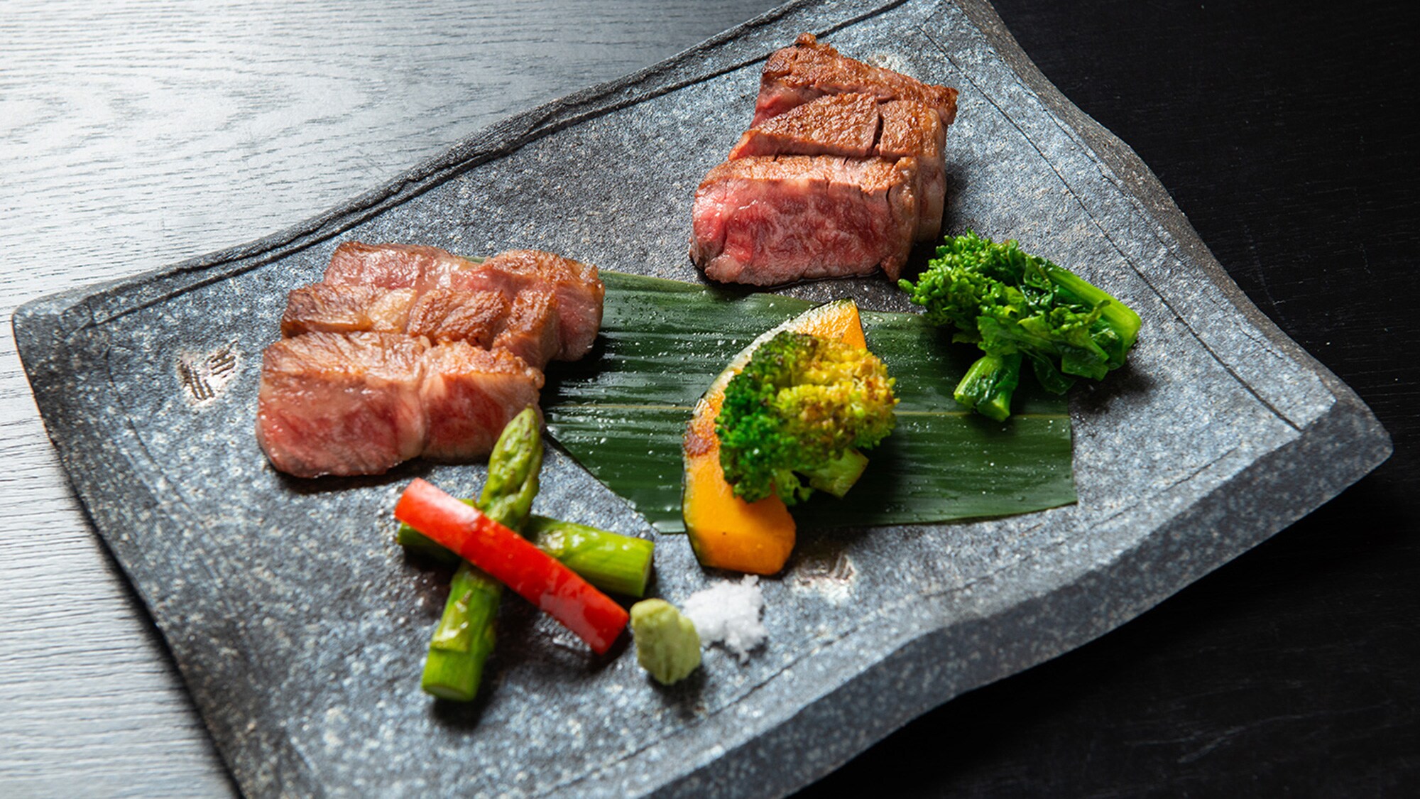 2 types of specially selected Wagyu steak (fillet and sirloin)