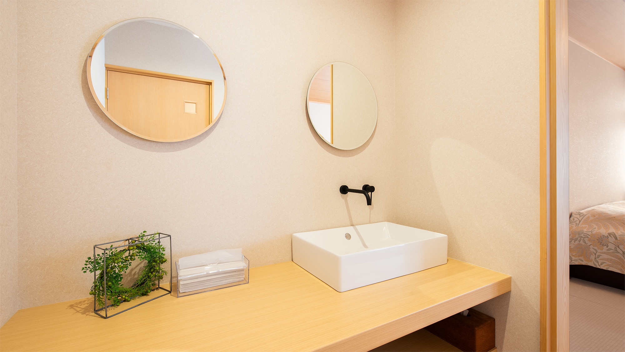 Kamar bergaya Jepang-Barat, 25 tikar tatami: Tempat tidur dan kamar bergaya Jepang yang menenangkan (bebas rokok, tersedia Wi-Fi) dengan toilet, wastafel, dan kamar mandi