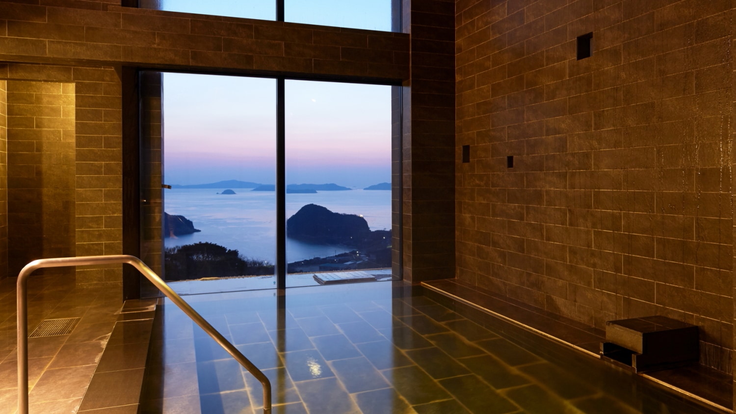 [Tháng 9 năm 2025: Nhà tắm công cộng lớn được mong đợi từ lâu sẽ mở cửa trở lại] 5:00 sáng đến 8:00 sáng, 5:00 chiều đến 11:00 tối (không phải suối nước nóng)